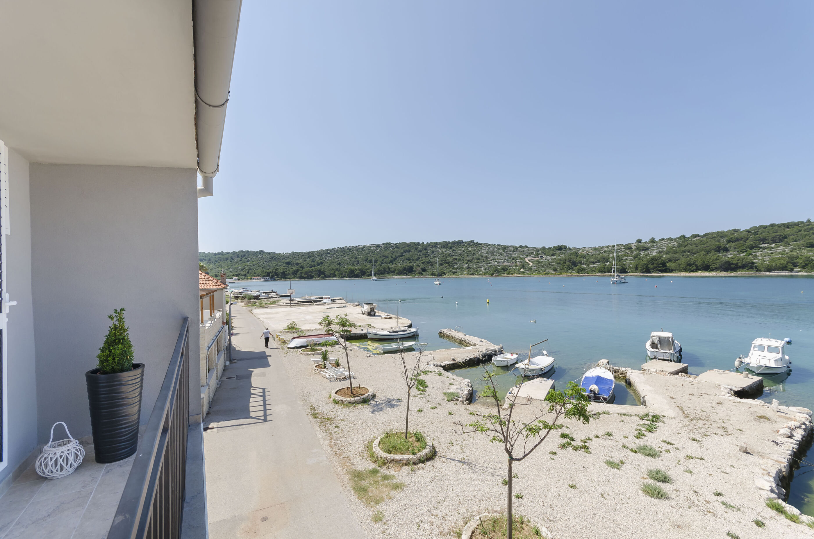 Apartment Paradise 95811-A1