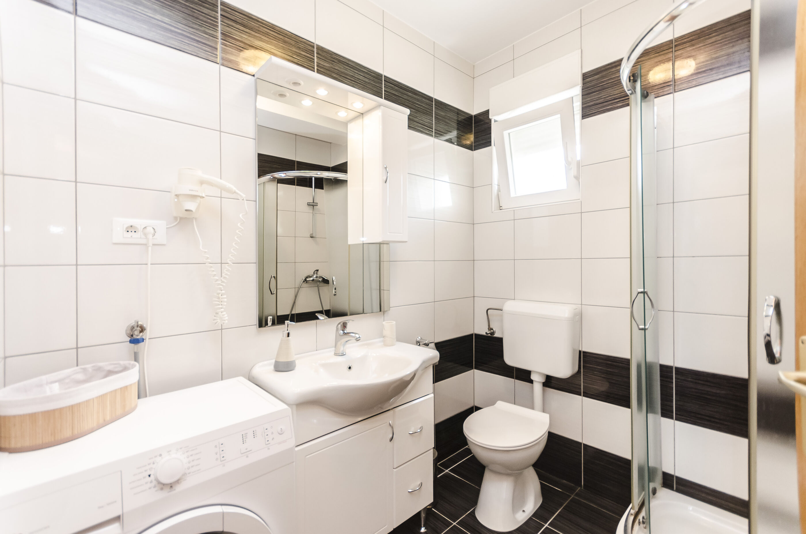 Apartments Superba 84051-A6