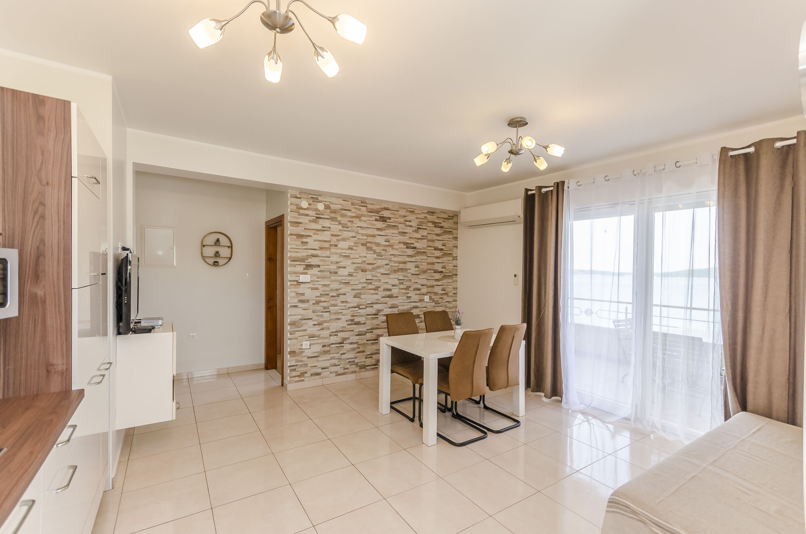 Apartments Superba 84051-A6