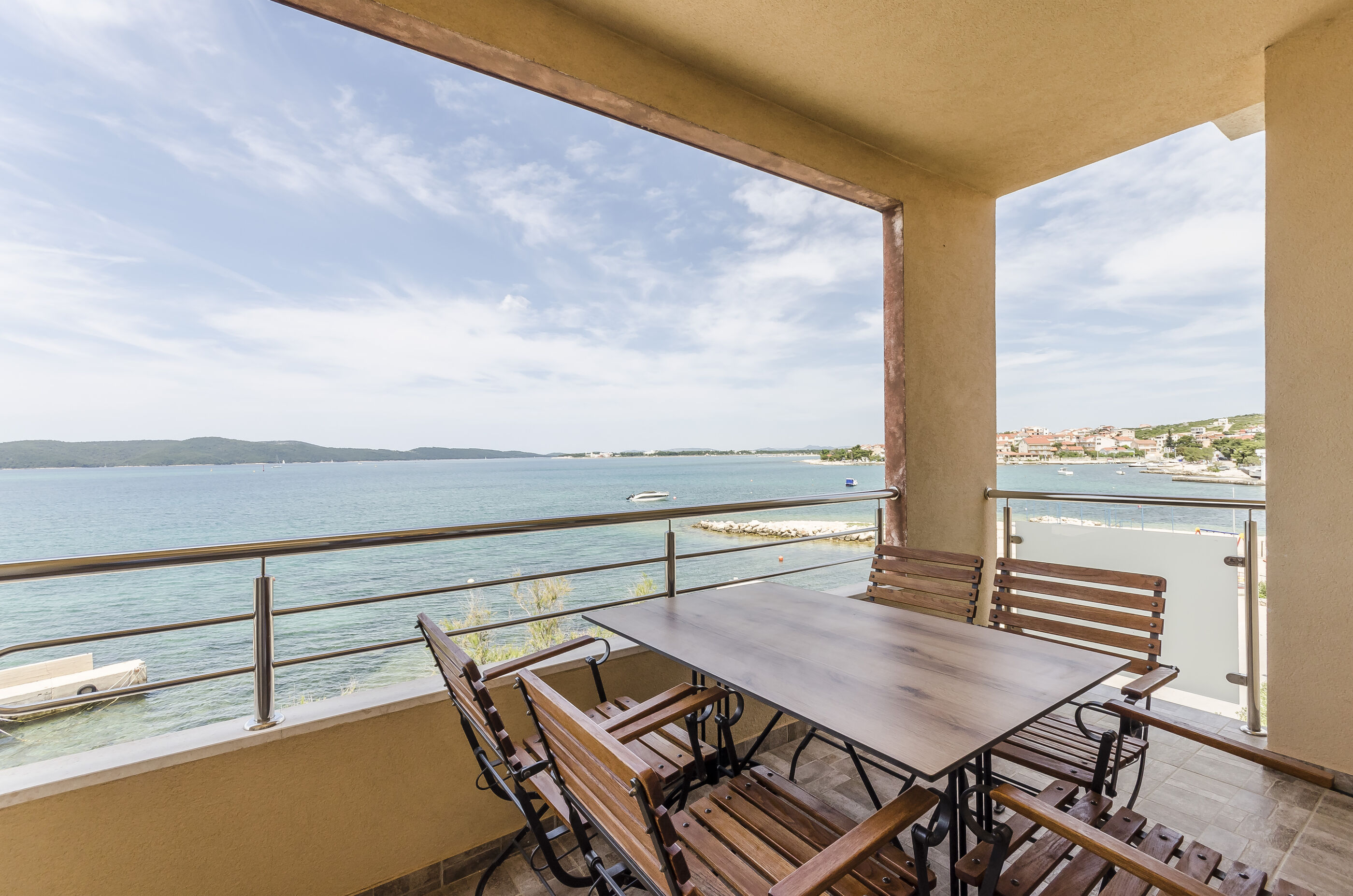 Apartments Superba 84051-A6