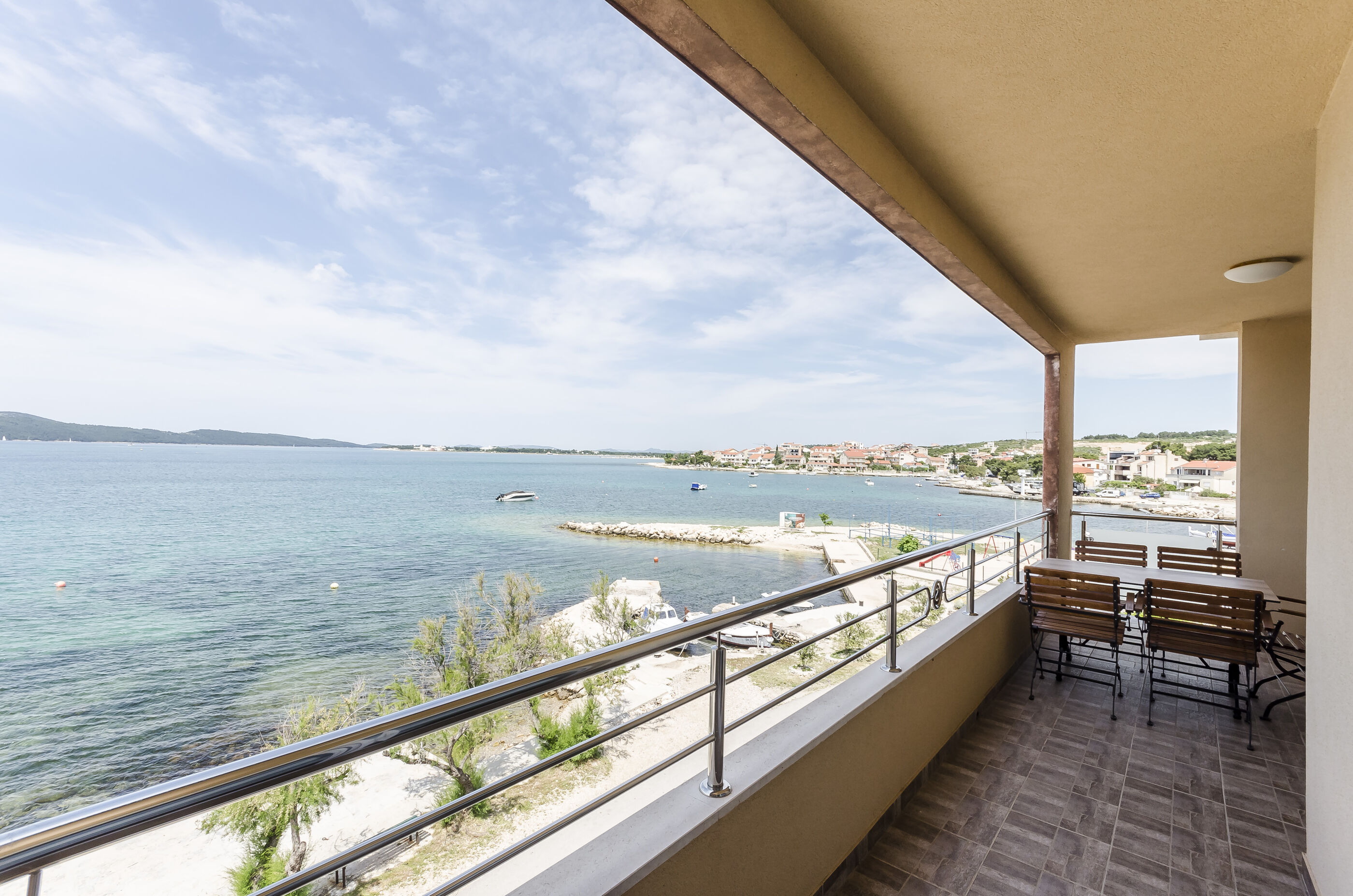 Apartments Superba 84051-A6
