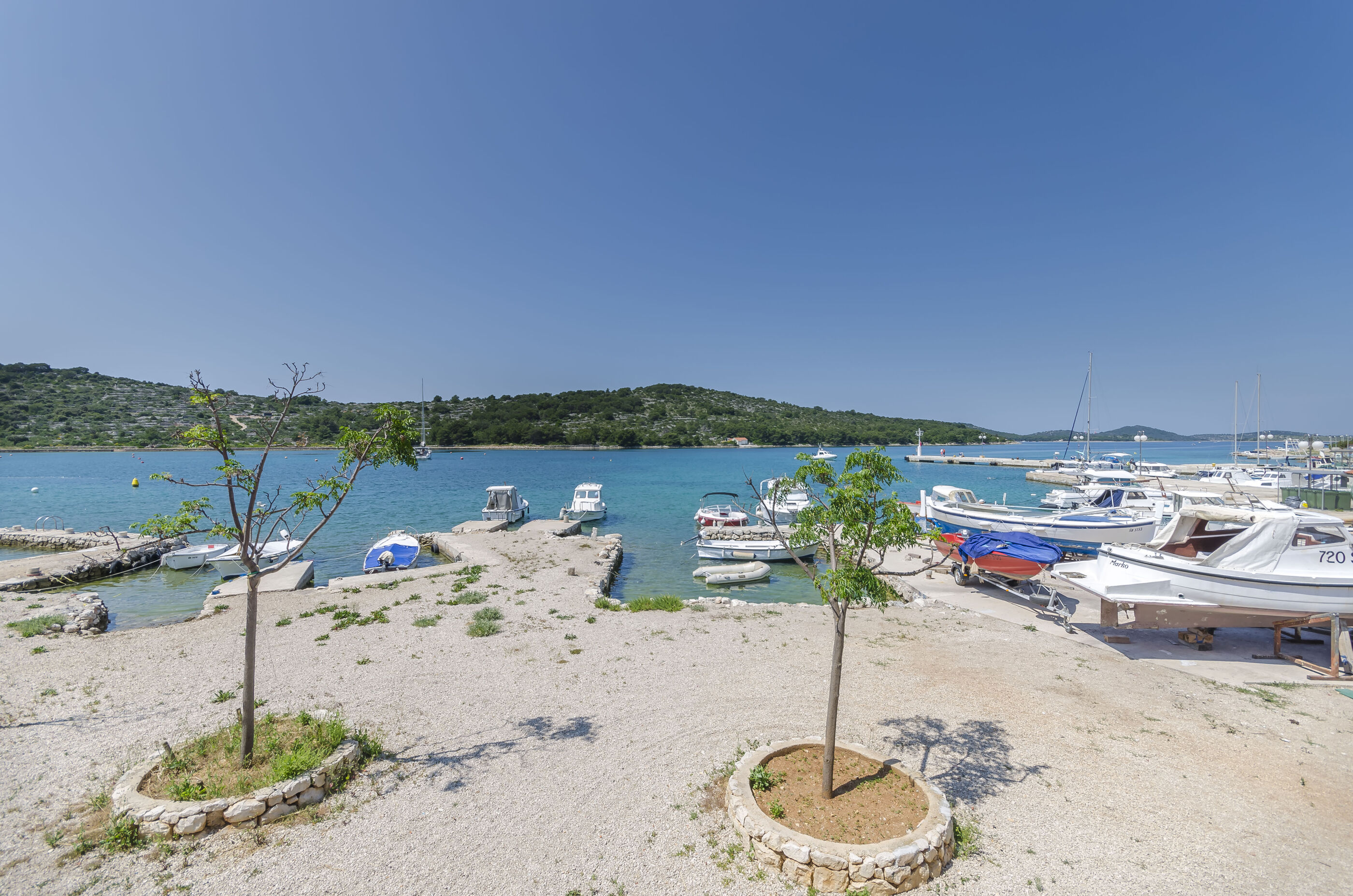 Apartment Paradise 95811-A1