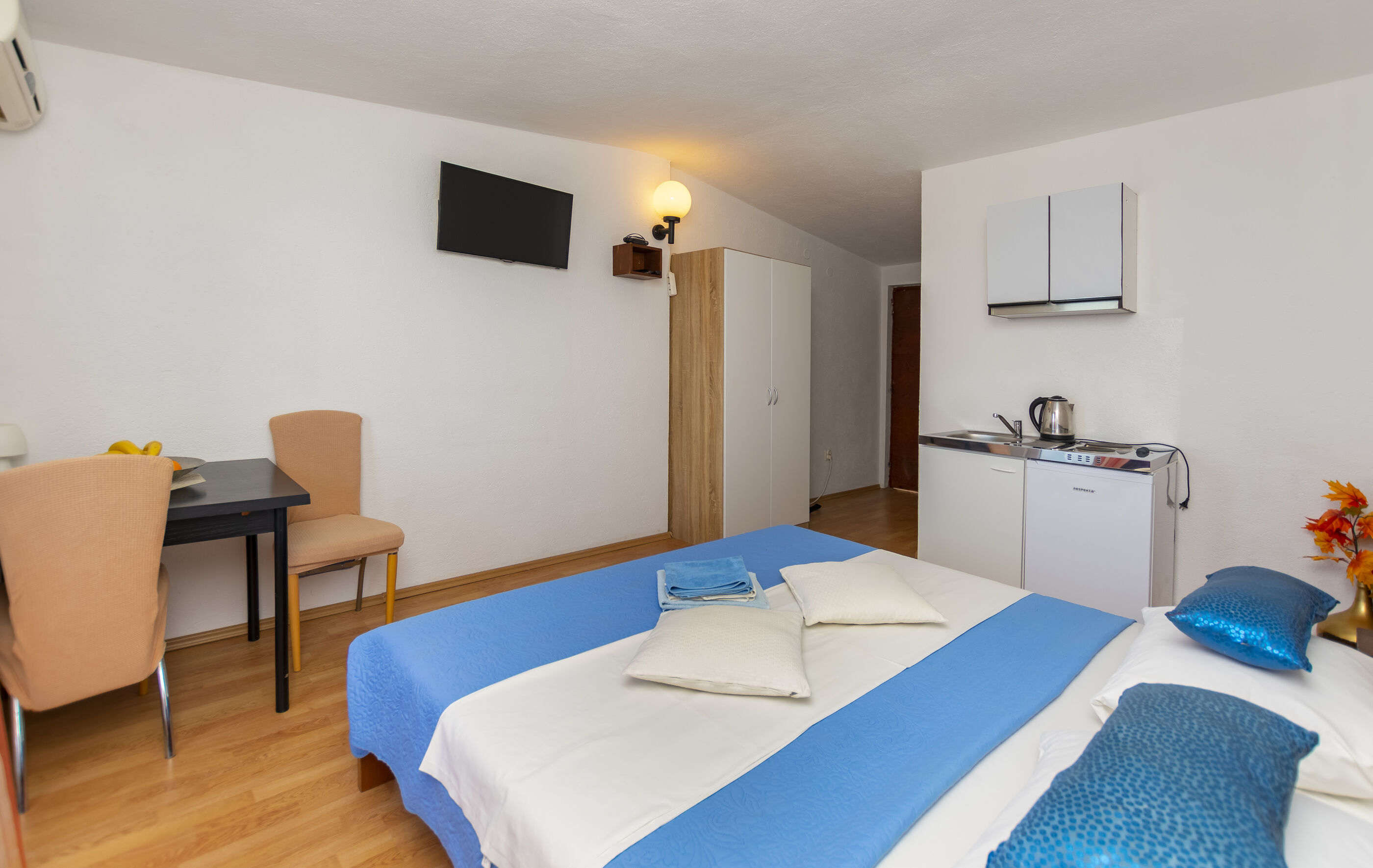 Apartments Luka 91851-A2