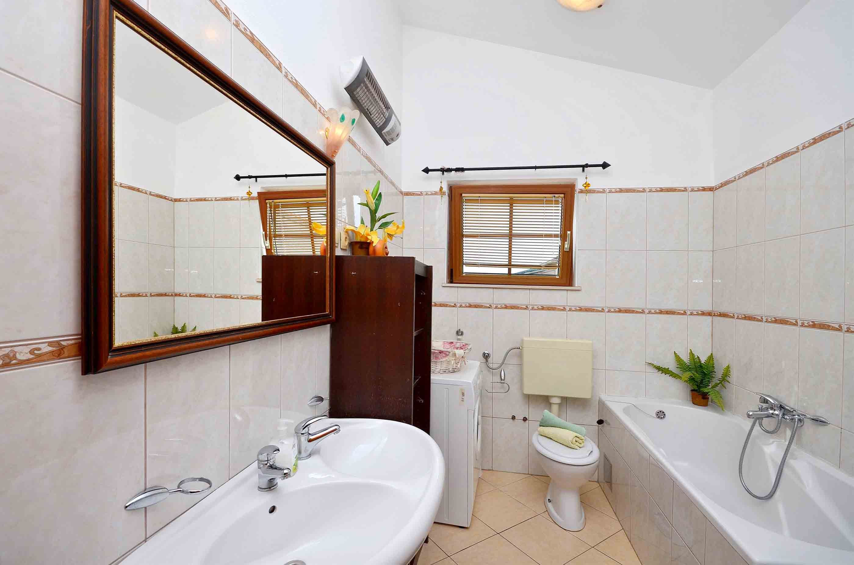 Apartment and Rooms Artina 25091-A1