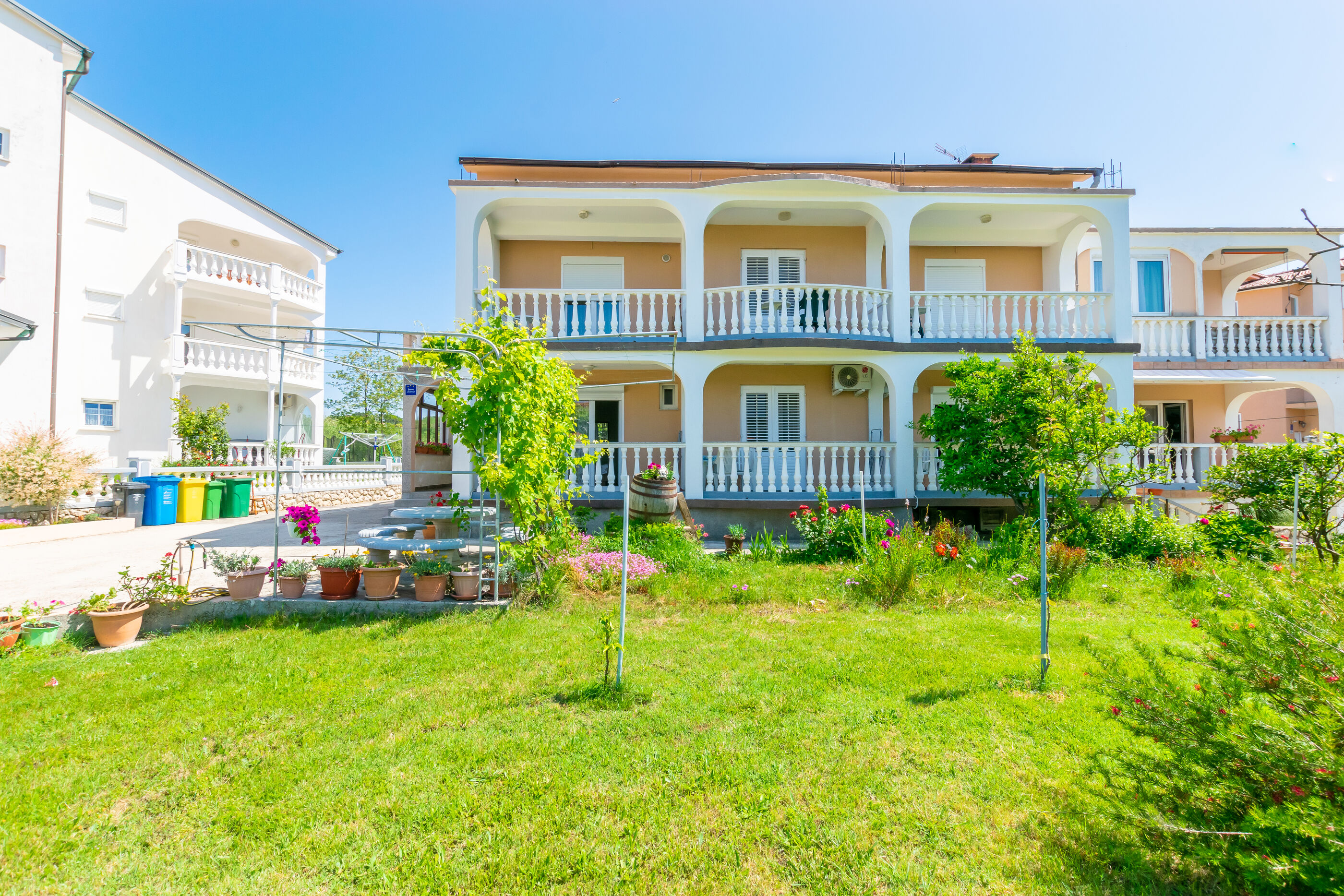 Apartments Antun M Accommodation in Rab