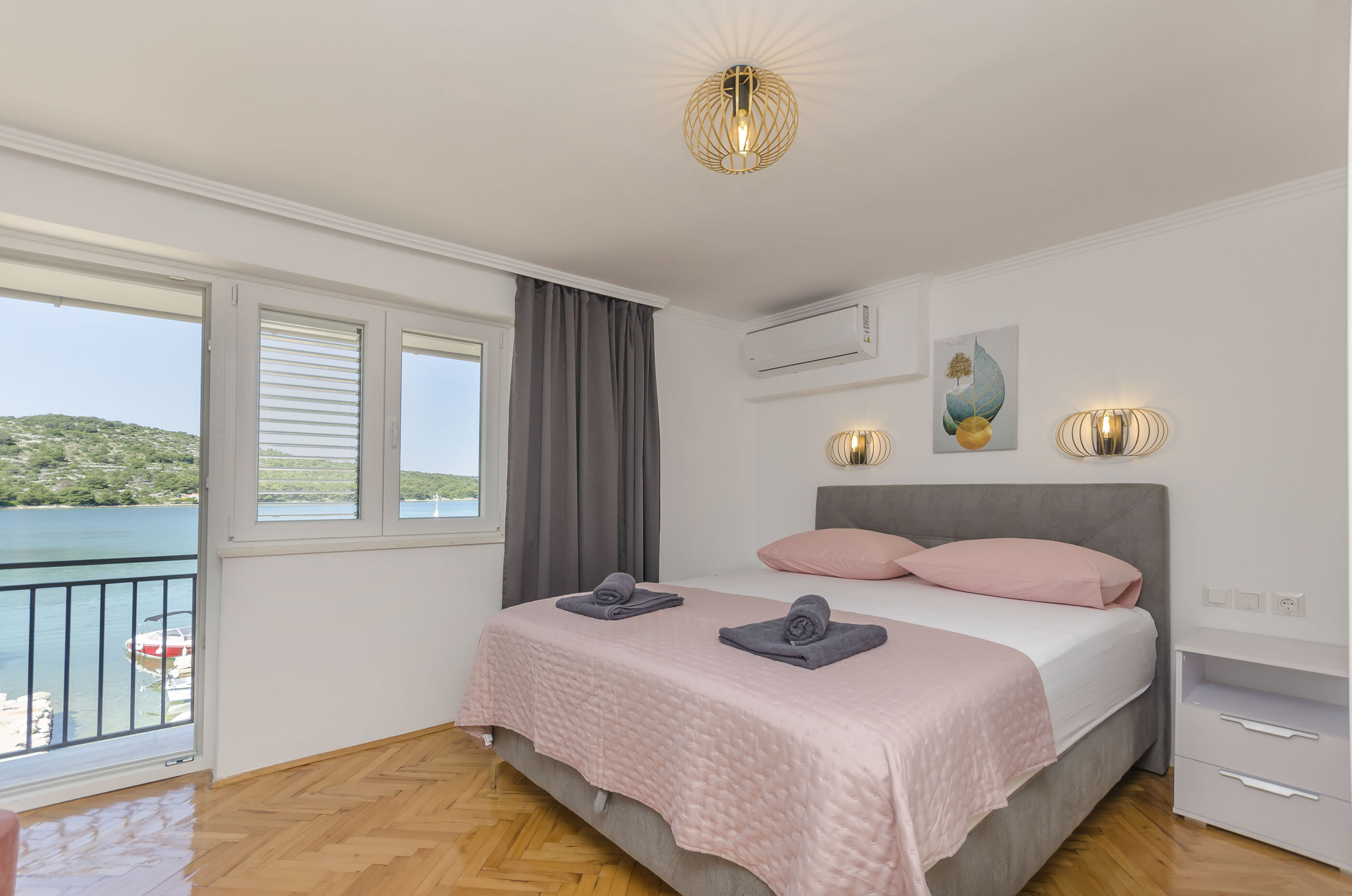 Apartment Paradise 95811-A1