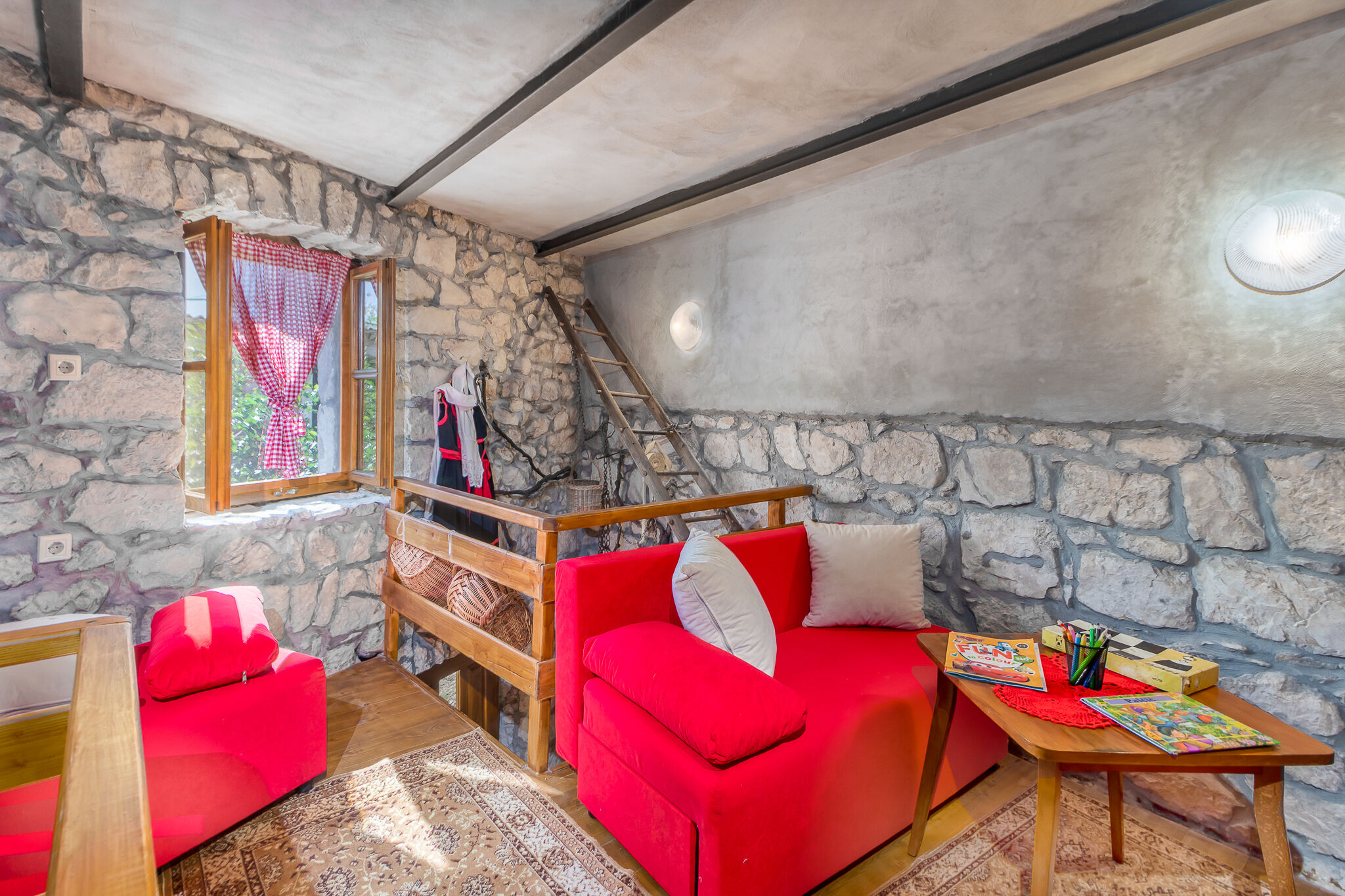 House Seka 96121-K1