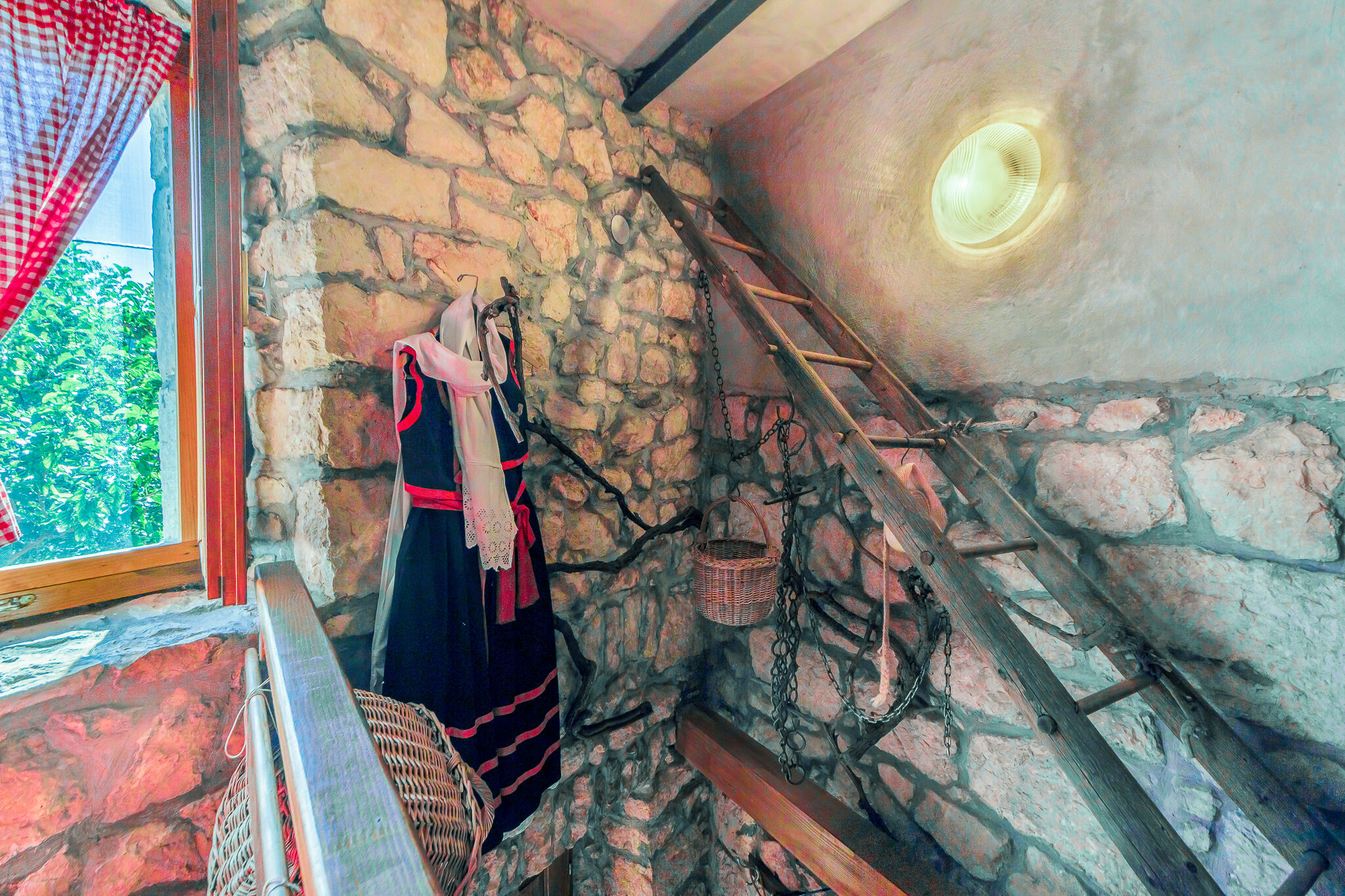 House Seka 96121-K1