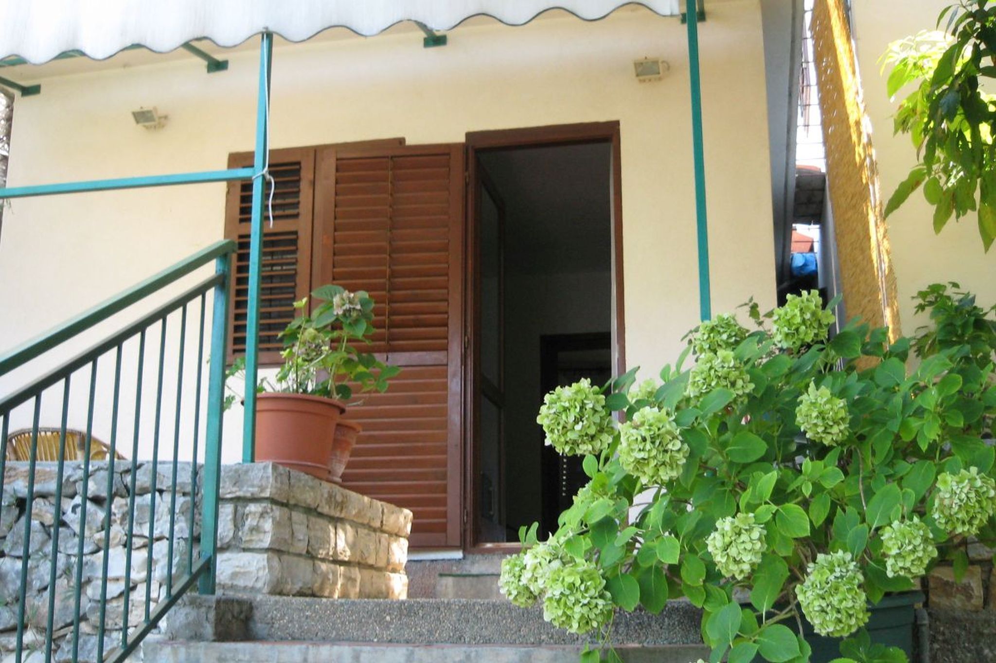 Apartments Mala kuća kraj mora 96141-A2