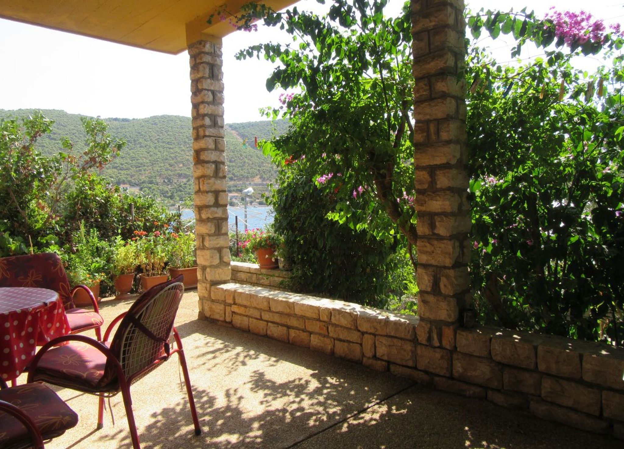 Apartments Mala kuća kraj mora 96141-A1