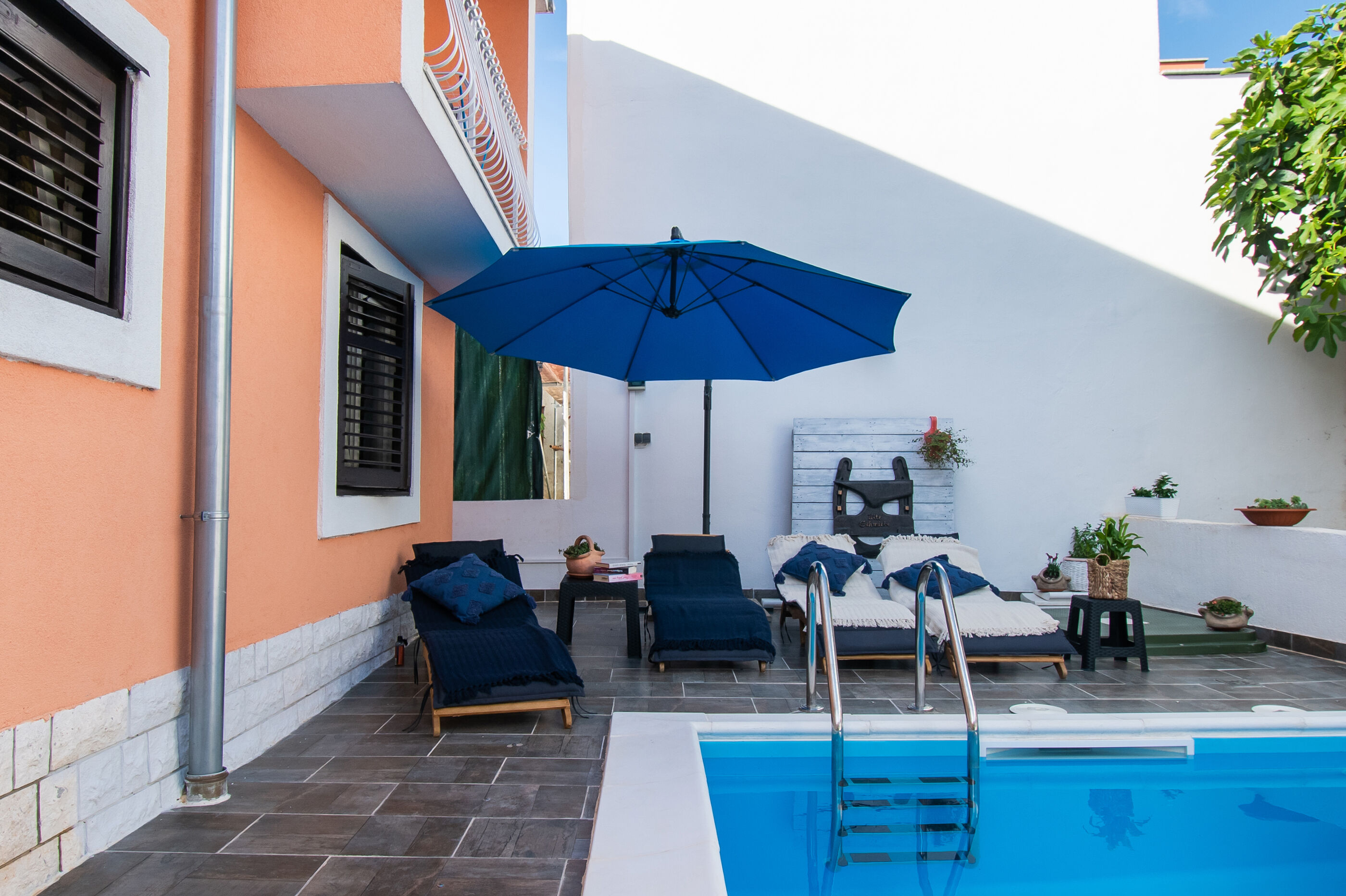 Apartments and Room Agiss with pool 83371-A2