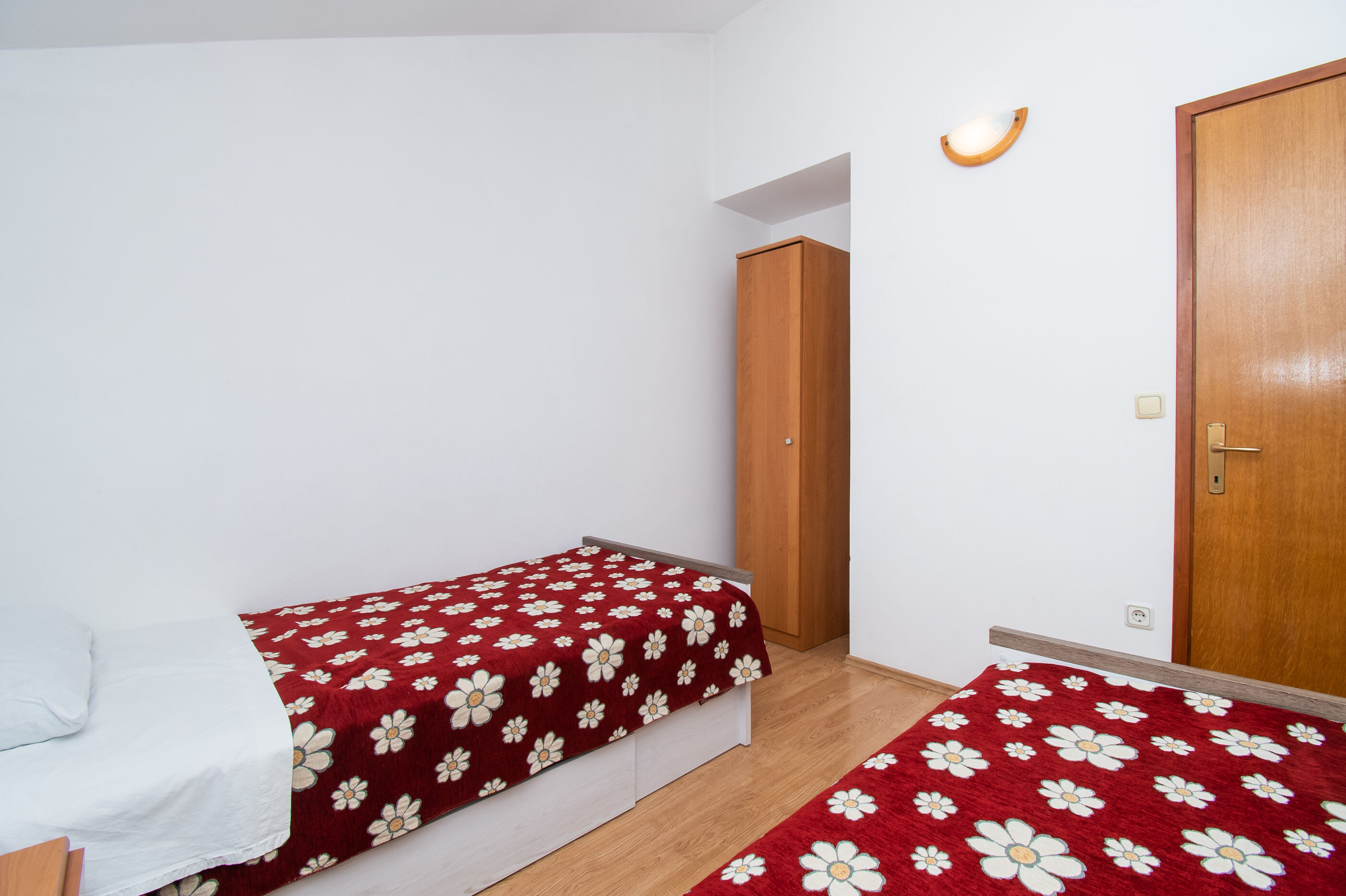 Apartments Nikola 81291-A1
