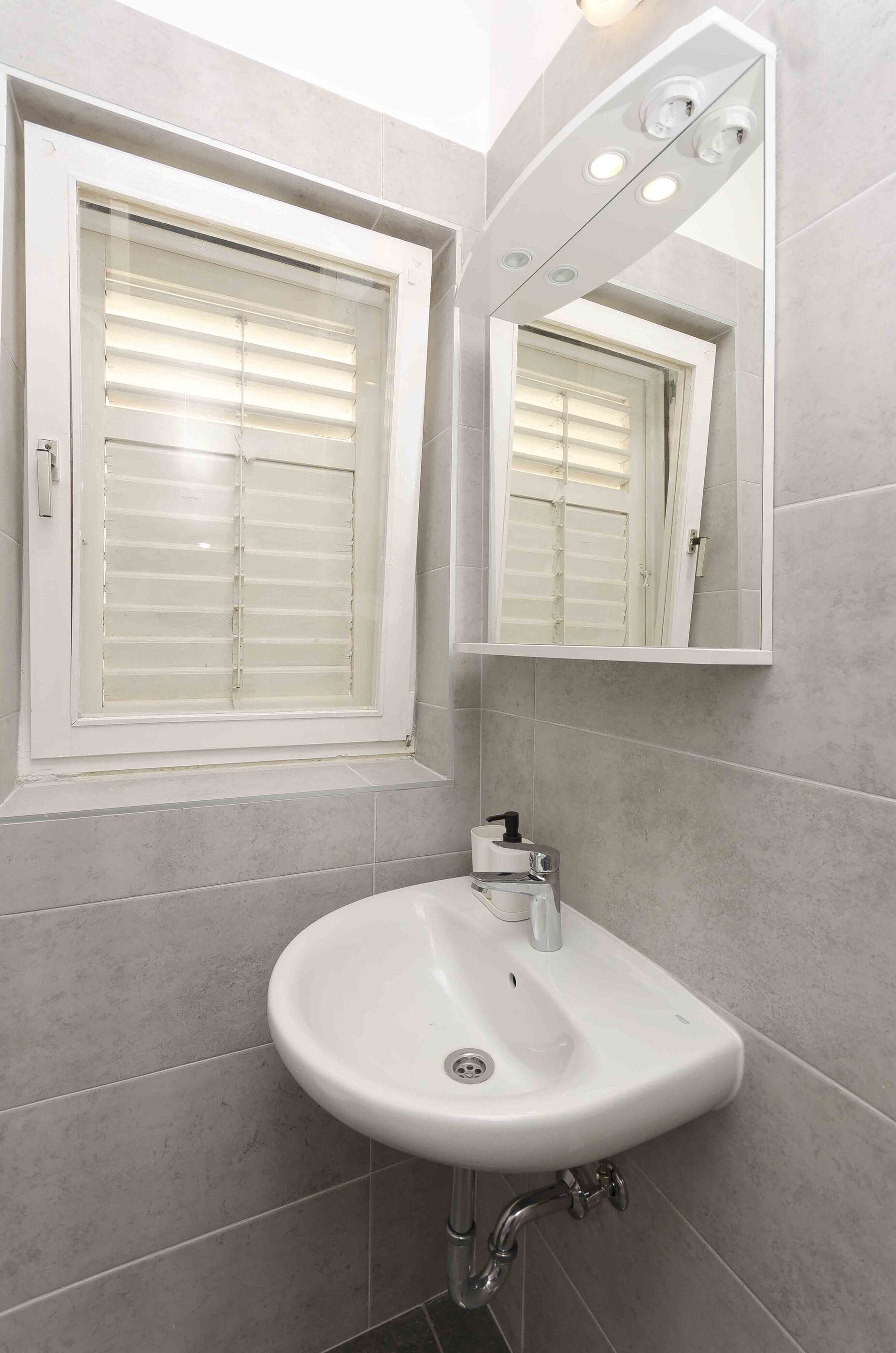 Apartments Ivka 82101-A1