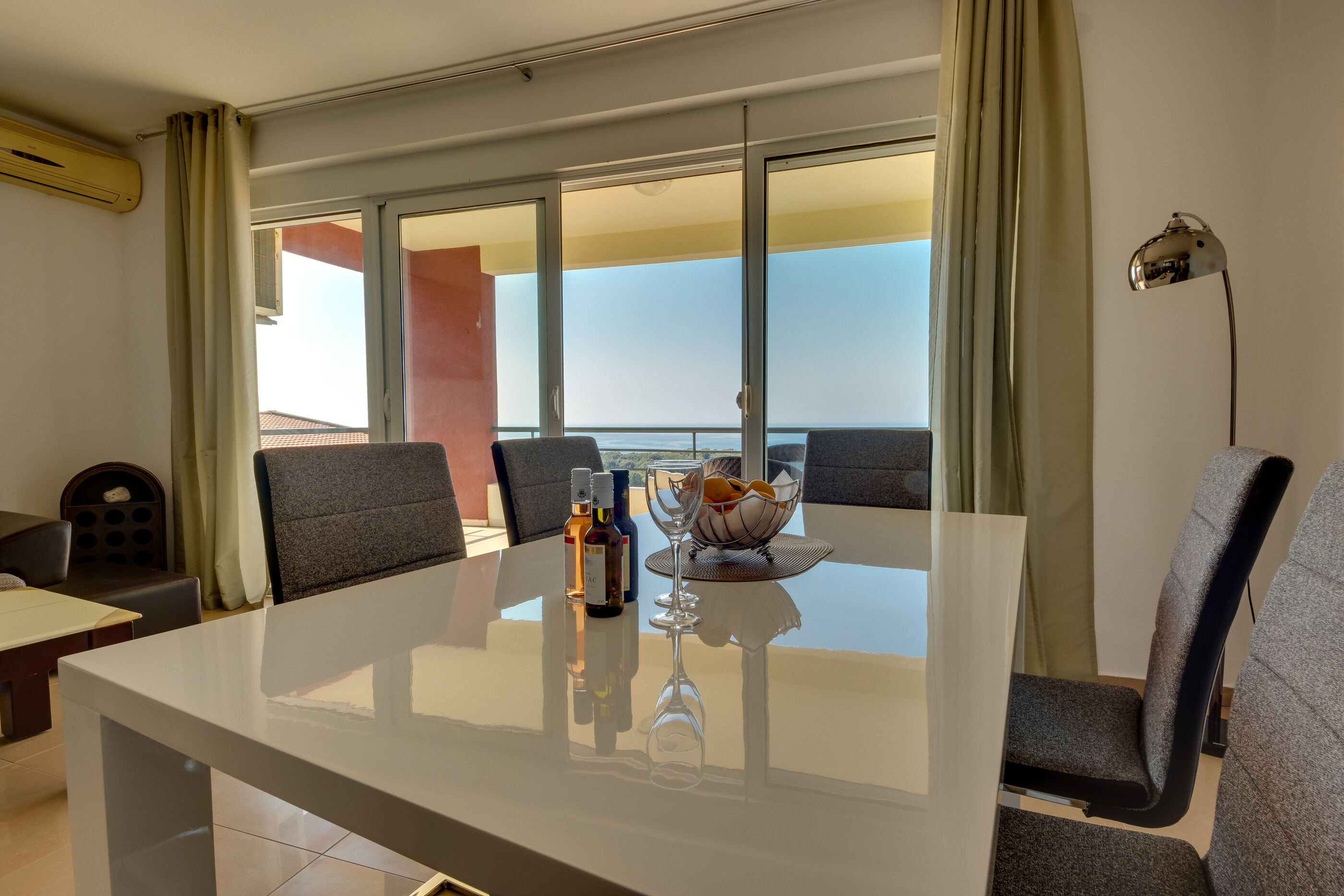 Apartments Utjeha 47501-A8