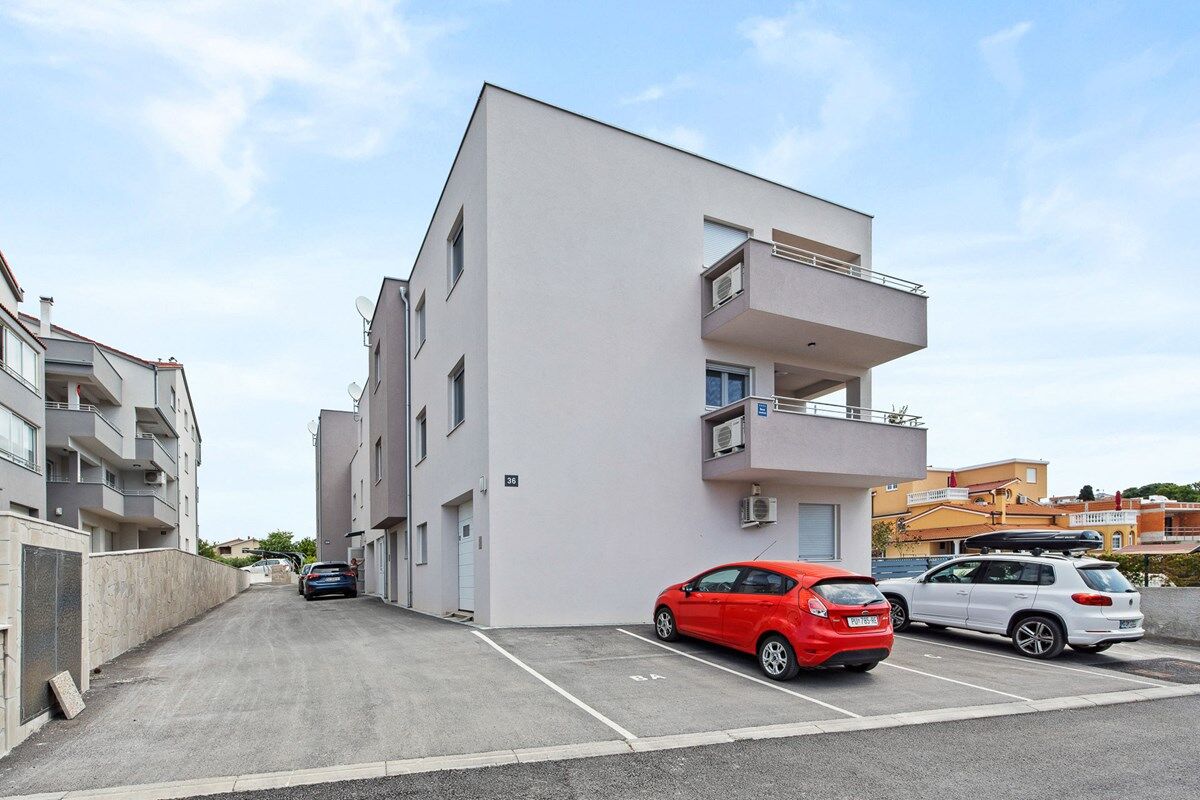 House Goga 74275-A1