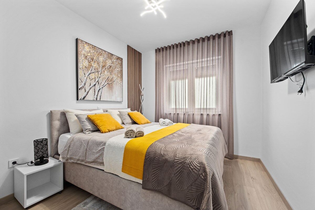 House Goga 74275-A1