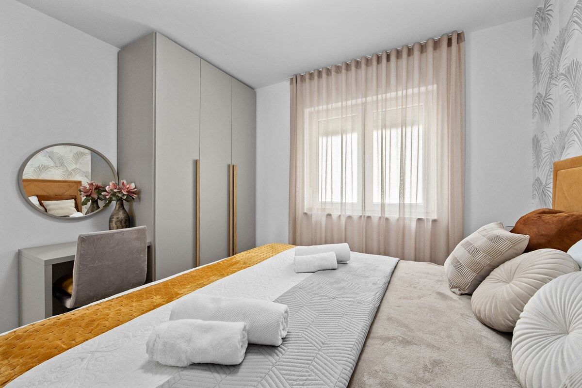 House Goga 74275-A1