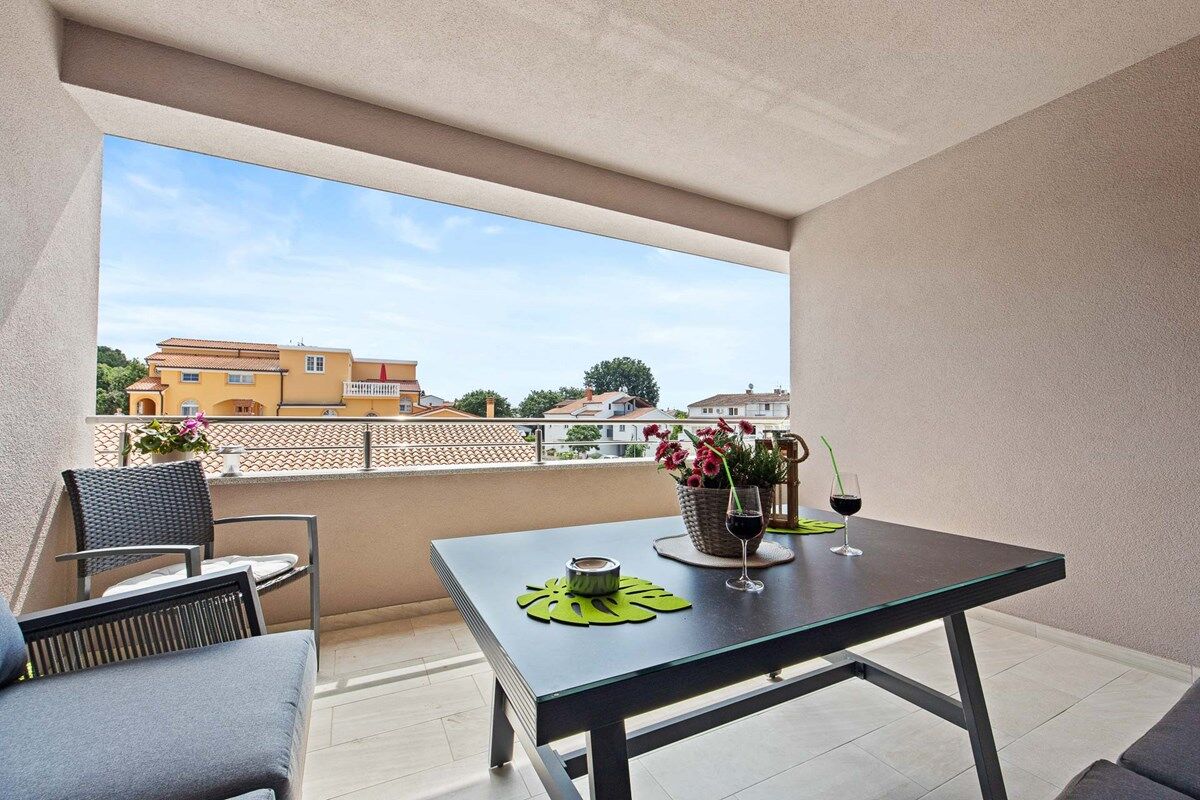 House Goga 74275-A1