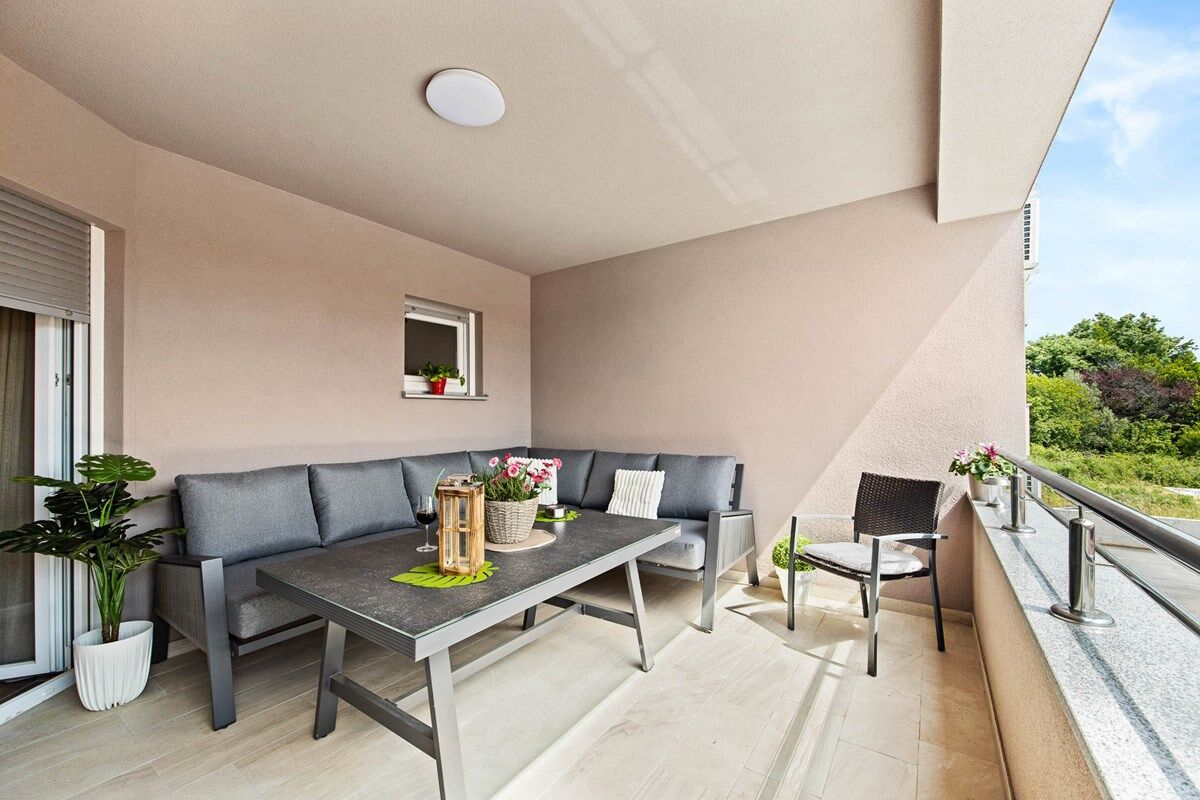 House Goga 74275-A1