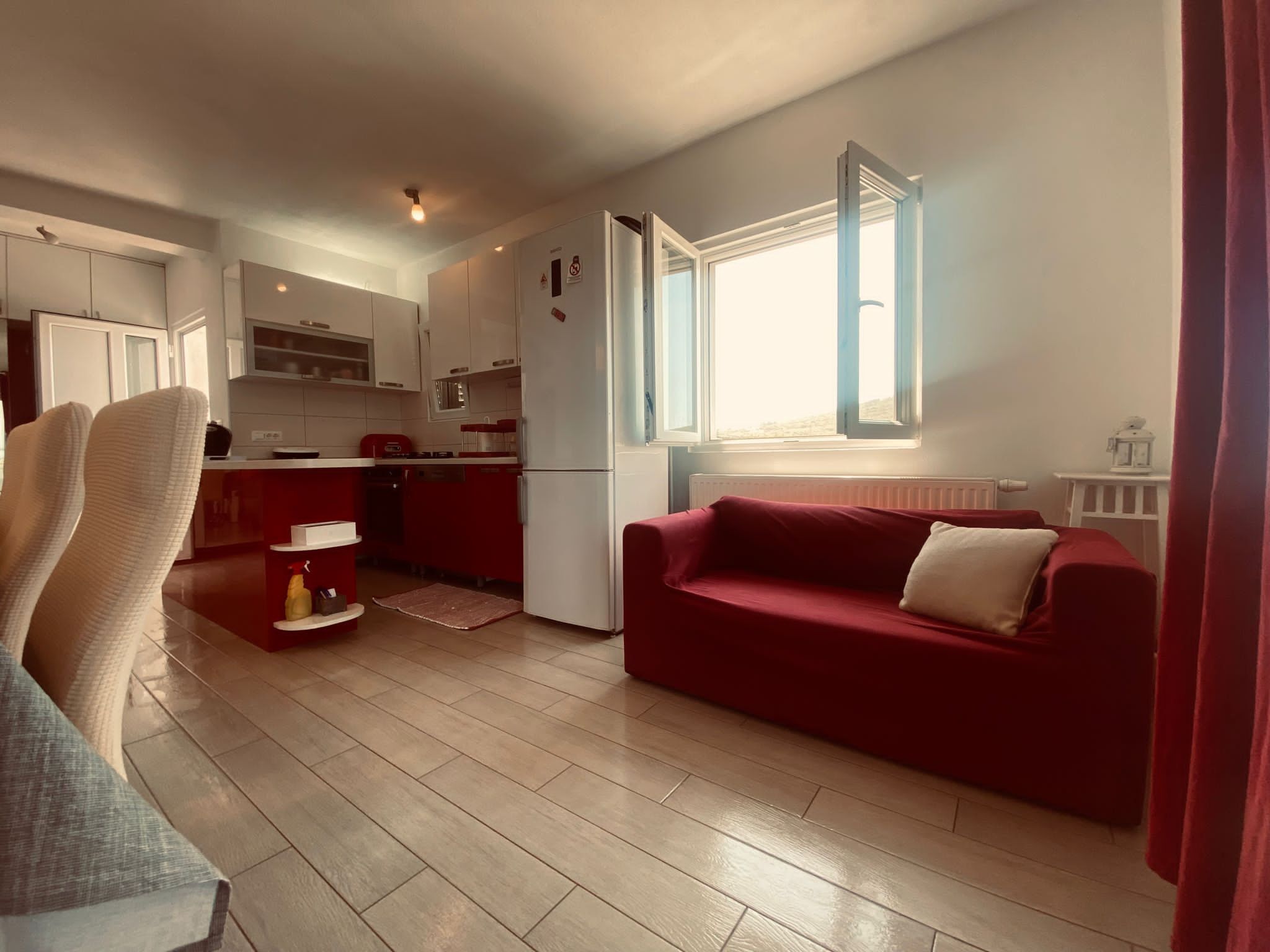 Apartment Modesty 94171-A1
