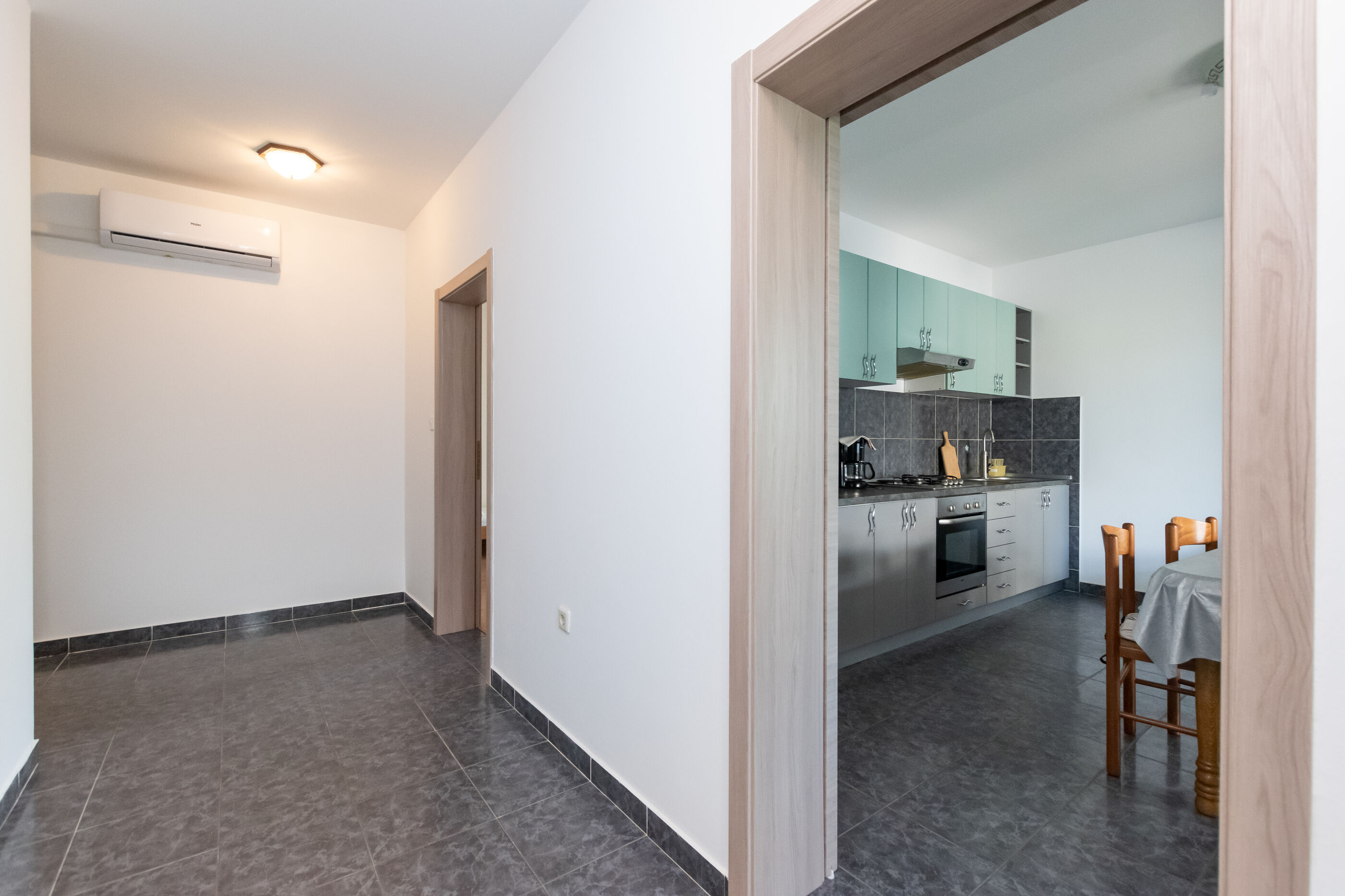 Apartments Iva 89921-A1