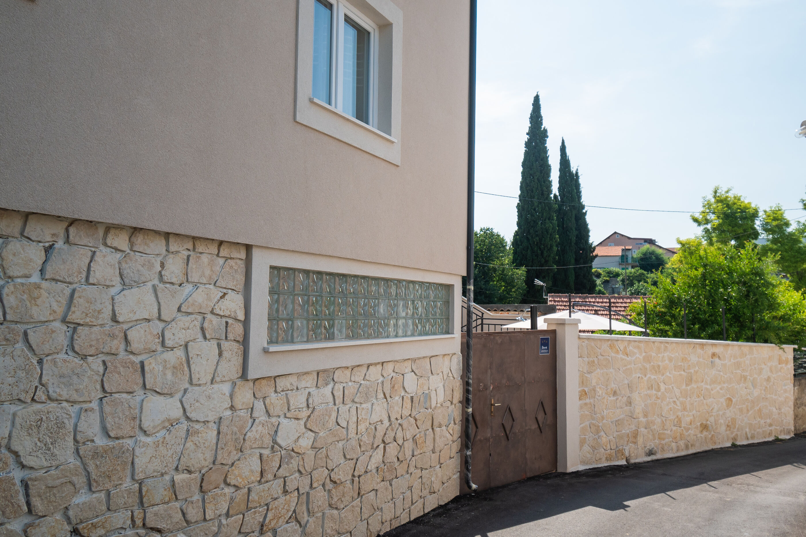 House Bany 96851-K1