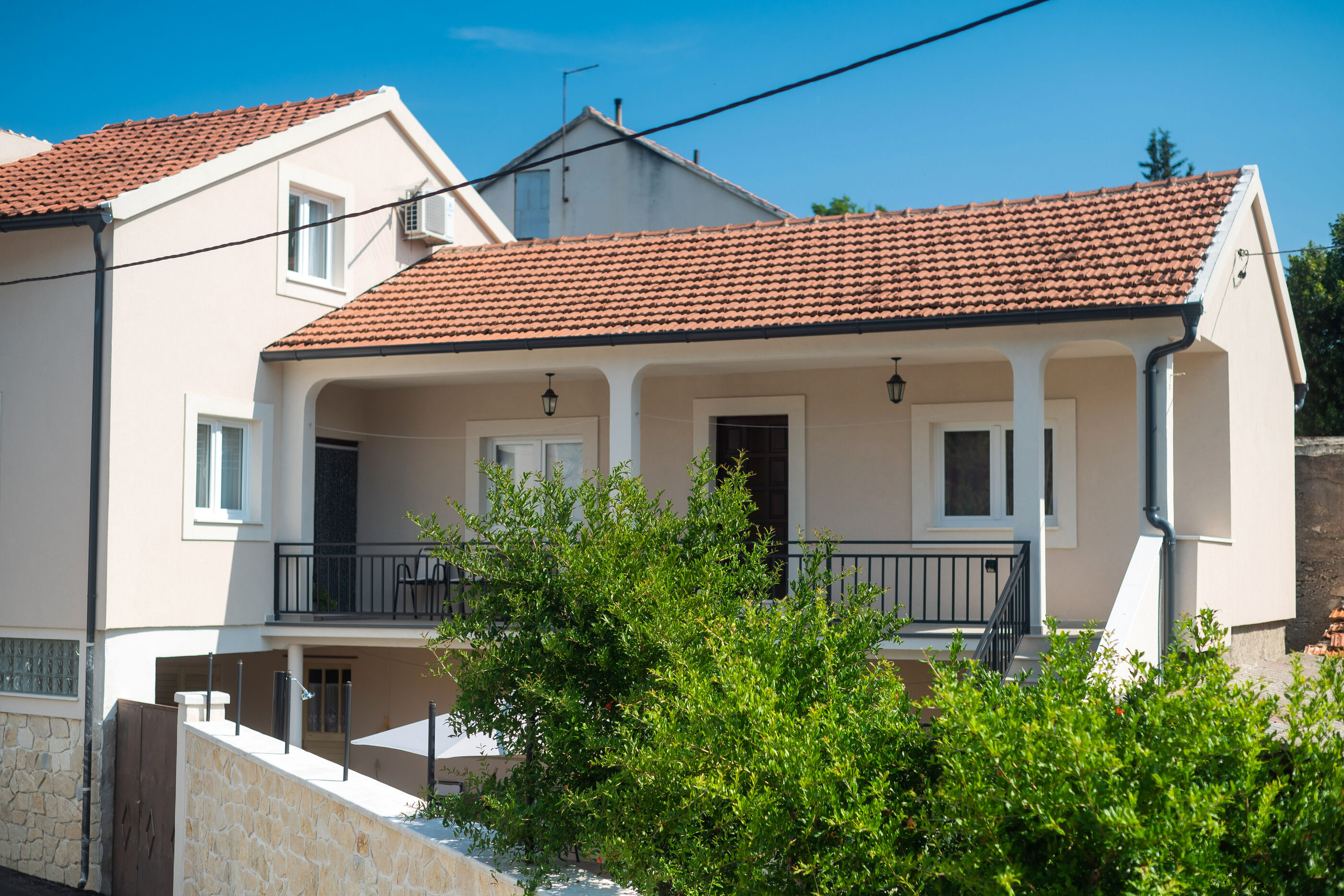 House Bany 96851-K1