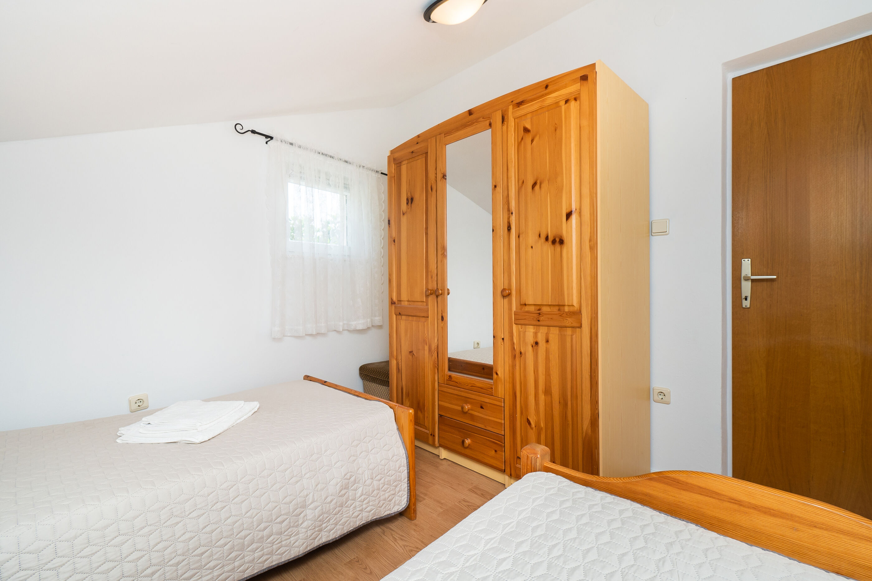 House Bany 96851-K1