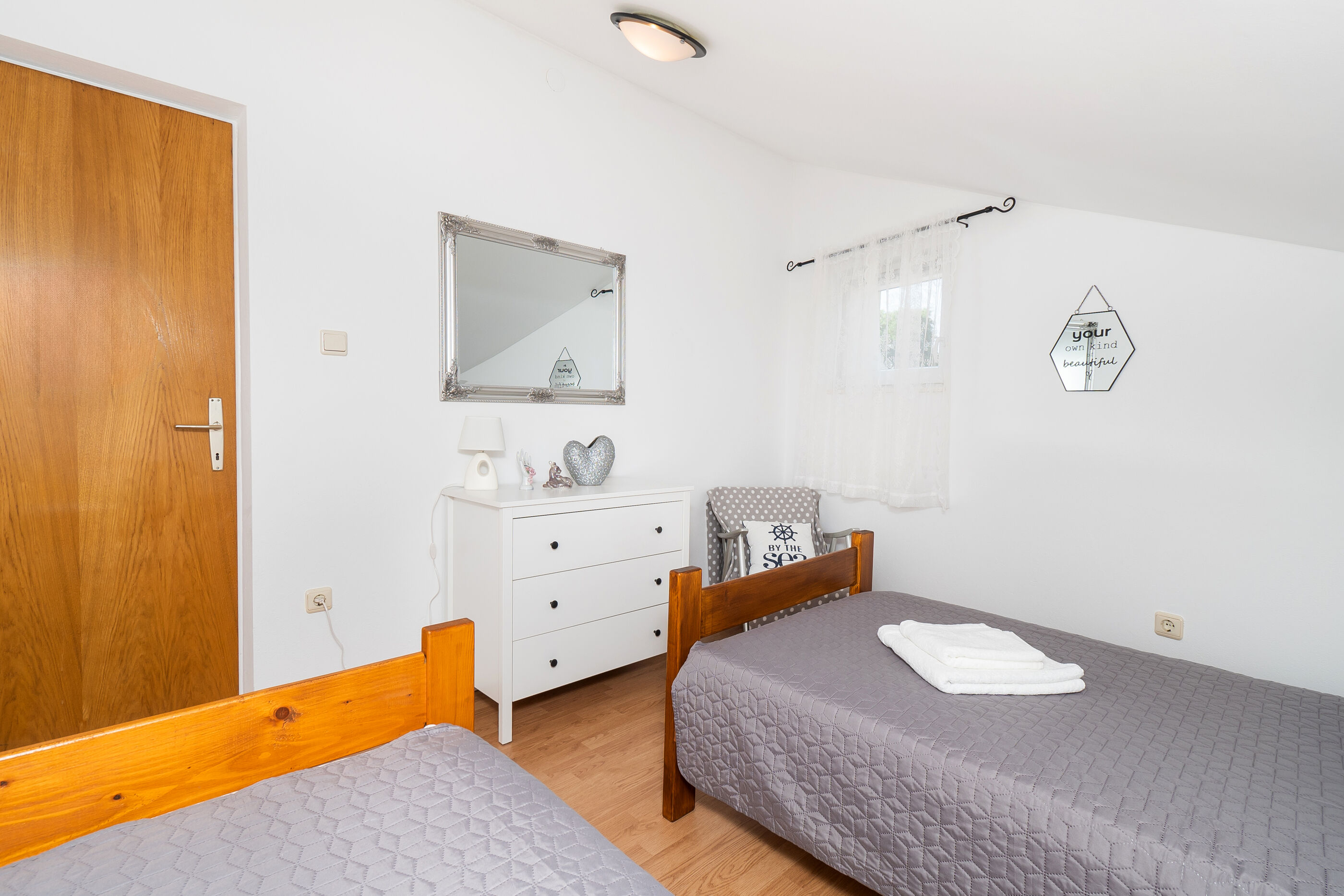House Bany 96851-K1