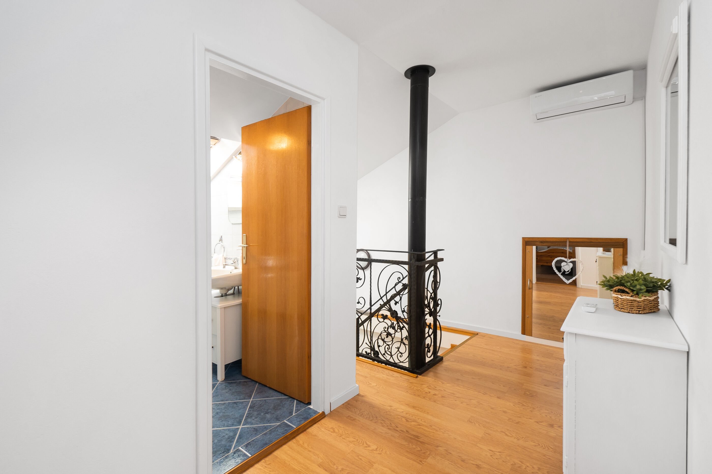House Bany 96851-K1