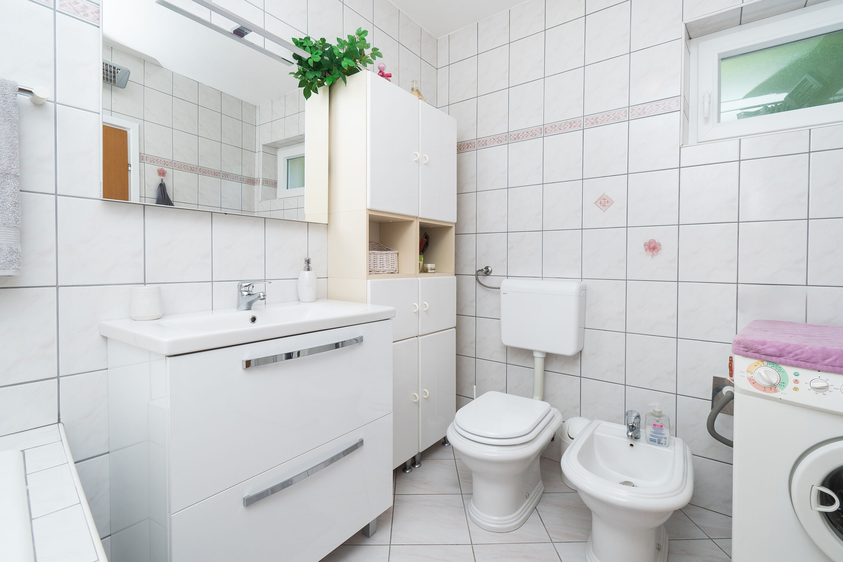 House Bany 96851-K1