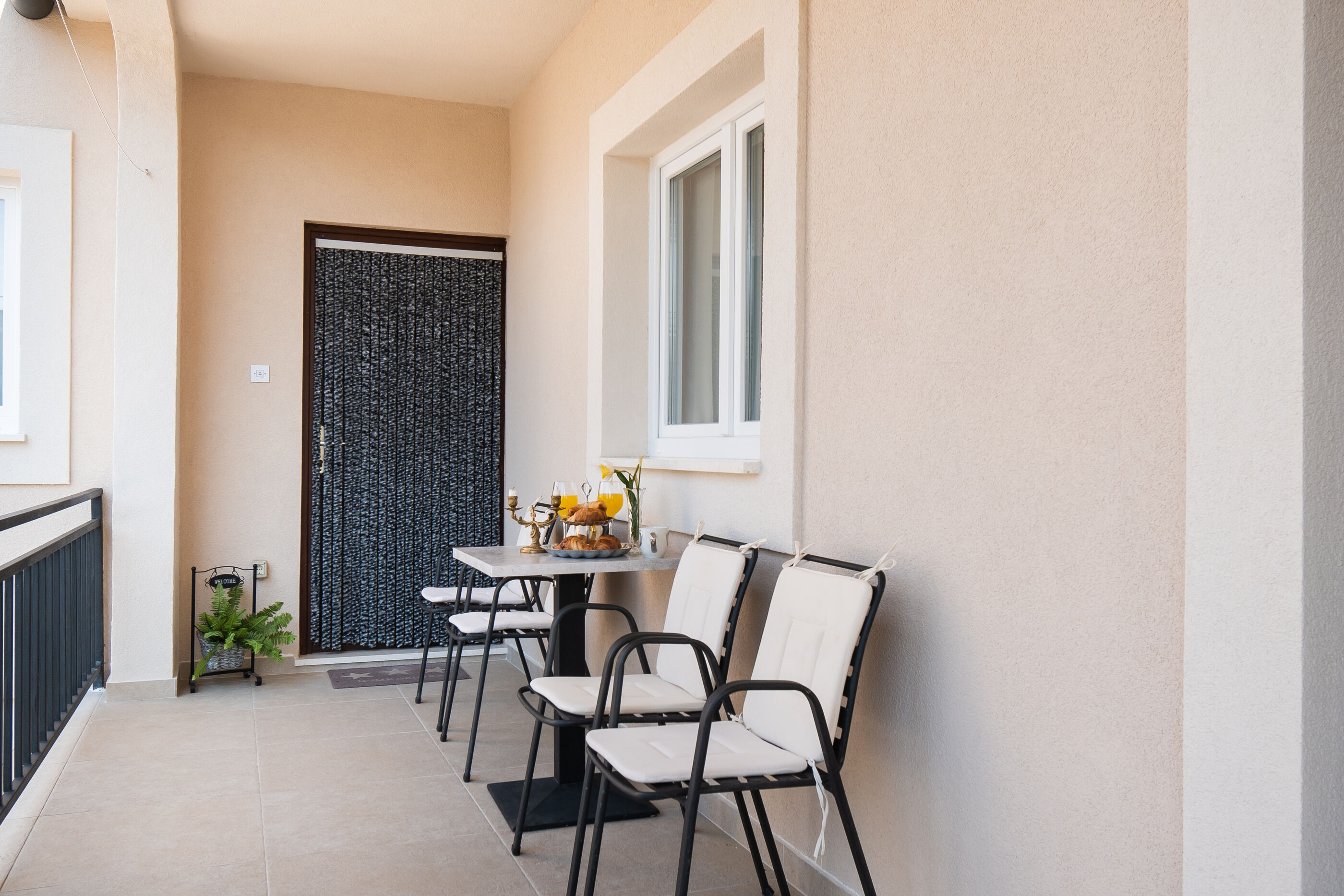 House Bany 96851-K1