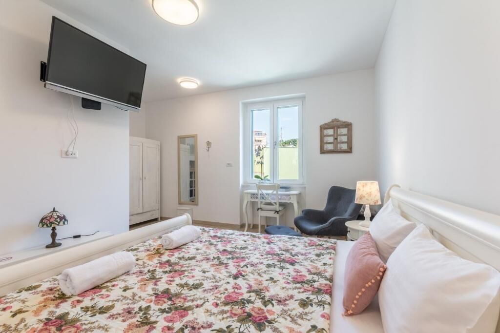 Apartments and Room Poesia 96991-S3