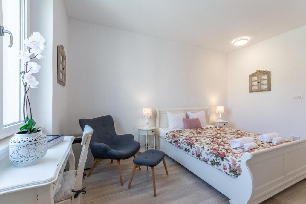 Apartments and Room Poesia 96991-S3