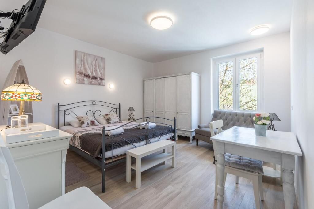 Apartments and Room Poesia 96991-A2