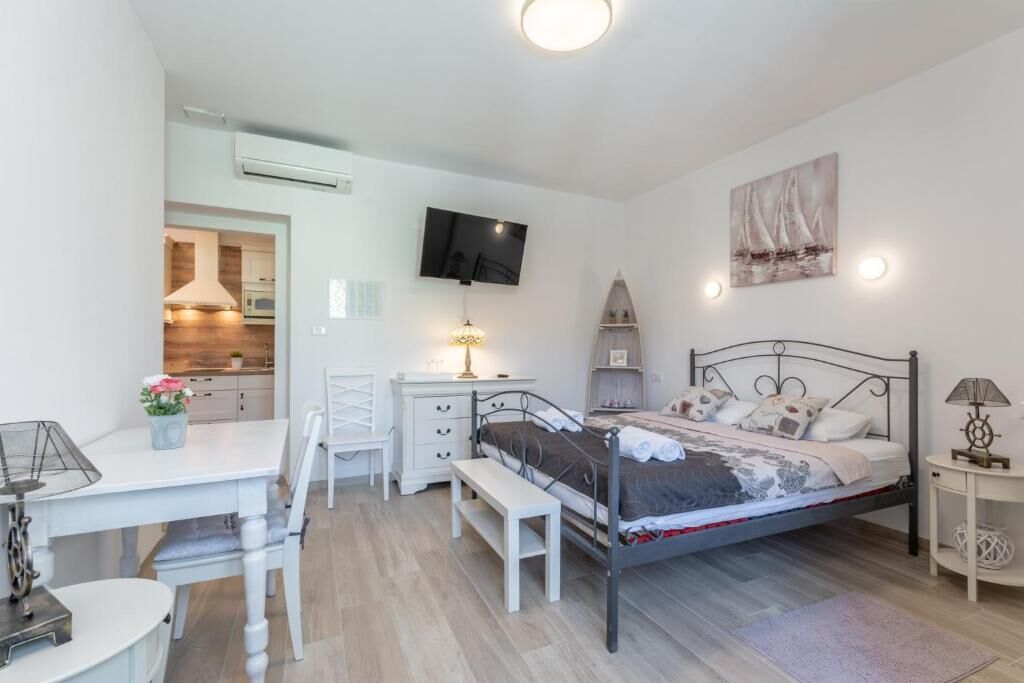 Apartments and Room Poesia 96991-A2