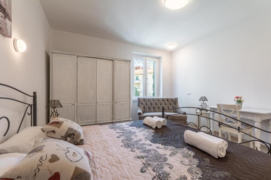 Apartments and Room Poesia 96991-A2