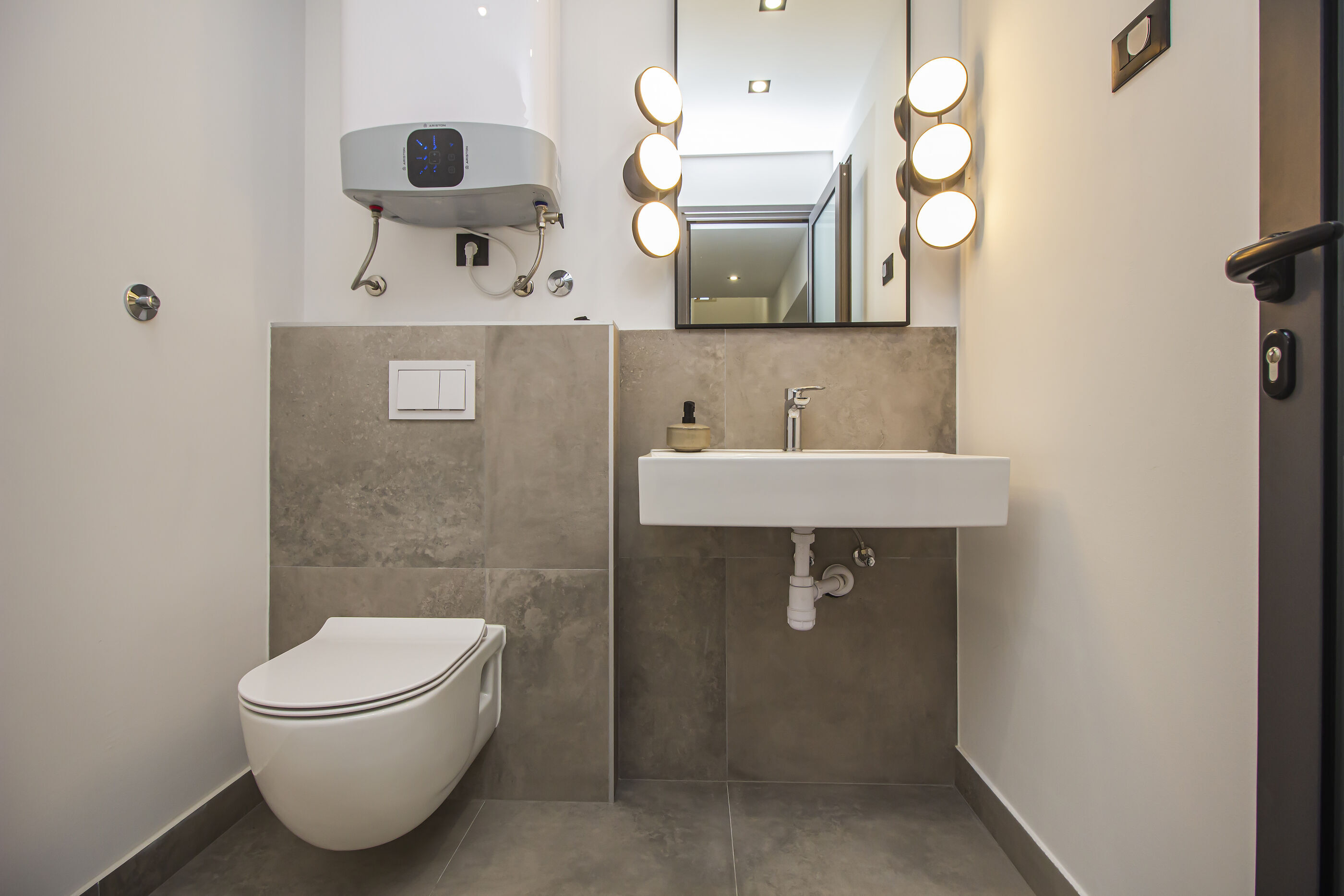House Anavi V9341-K1