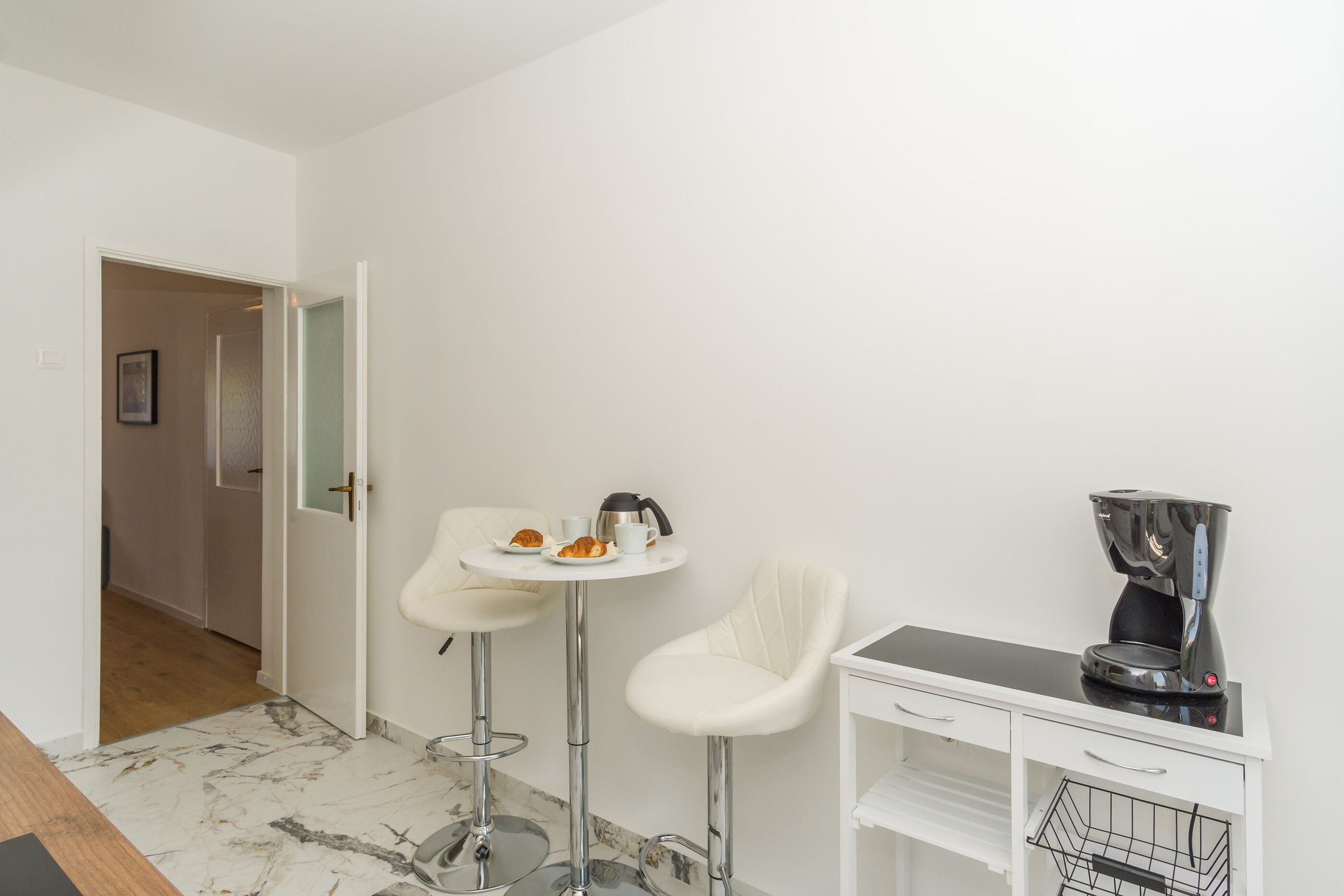 Apartments and Room Mira 84968-A1