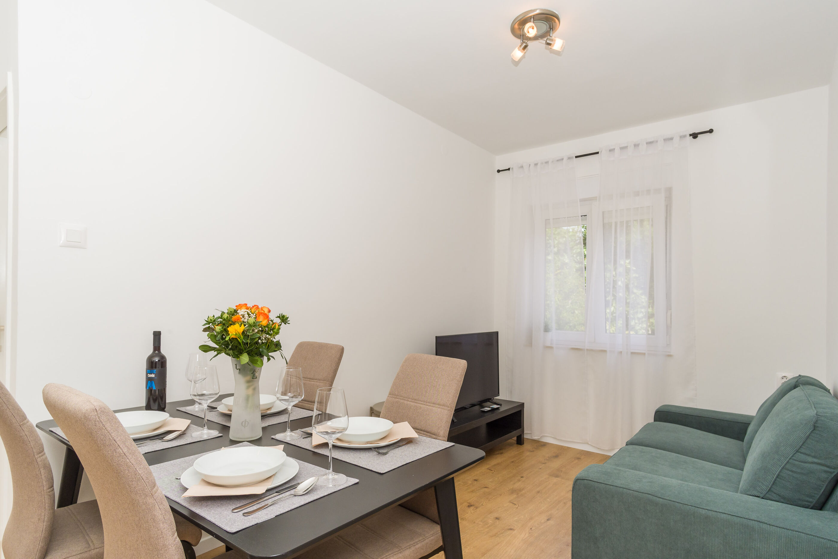 Apartments and Room Mira 84968-A1