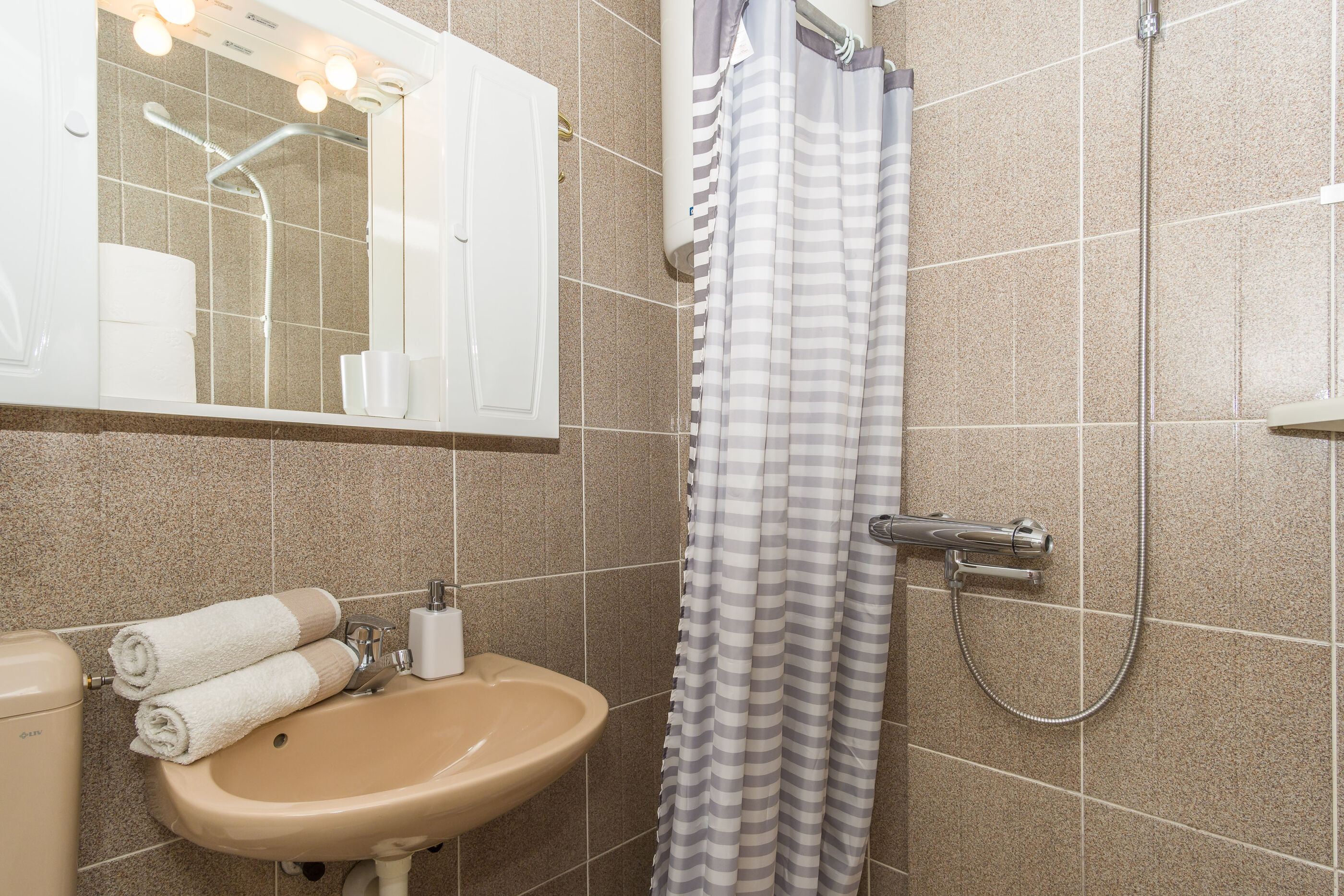 Apartments and Room Mira 84968-A1