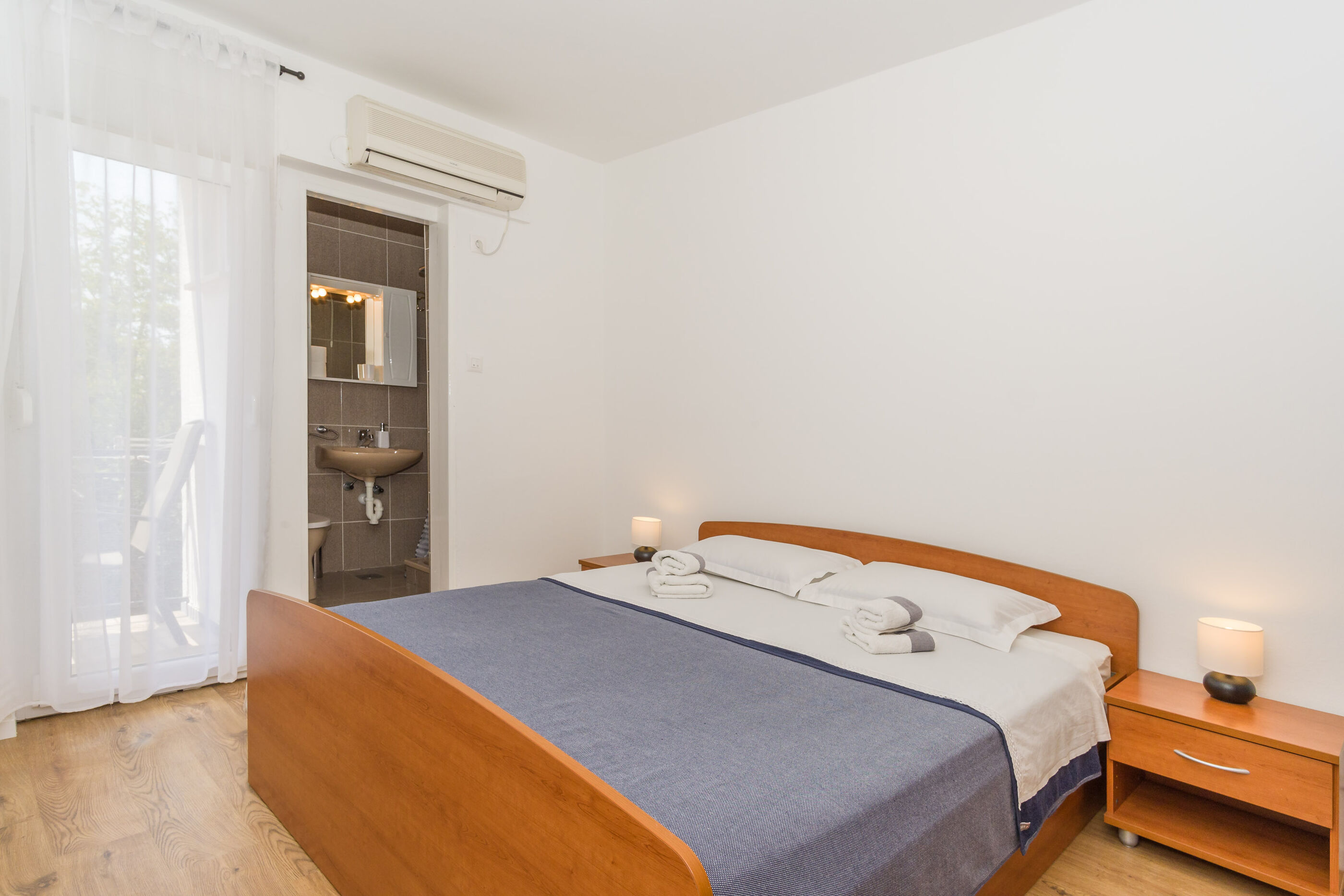 Apartments and Room Mira 84968-A1