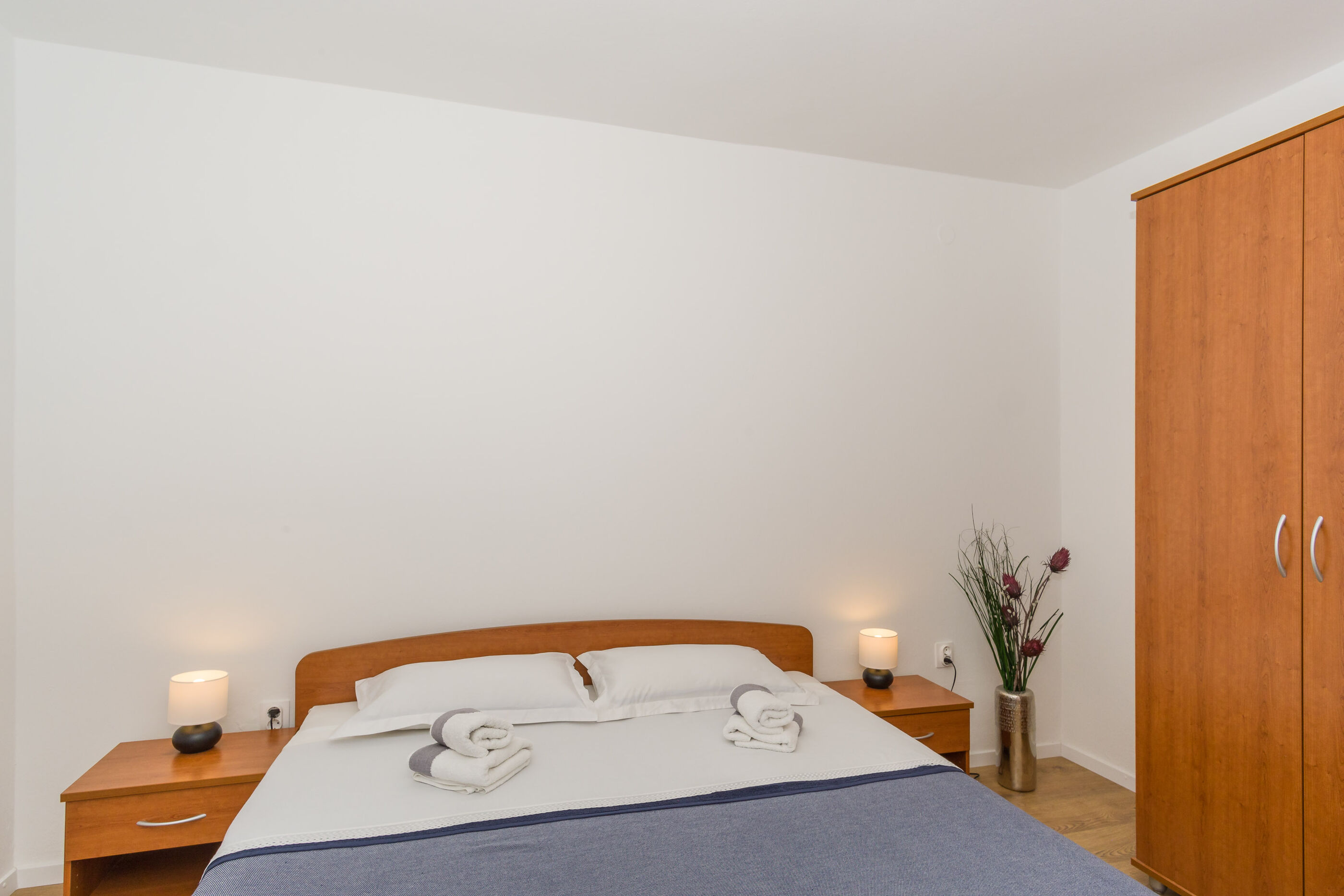 Apartments and Room Mira 84968-A1