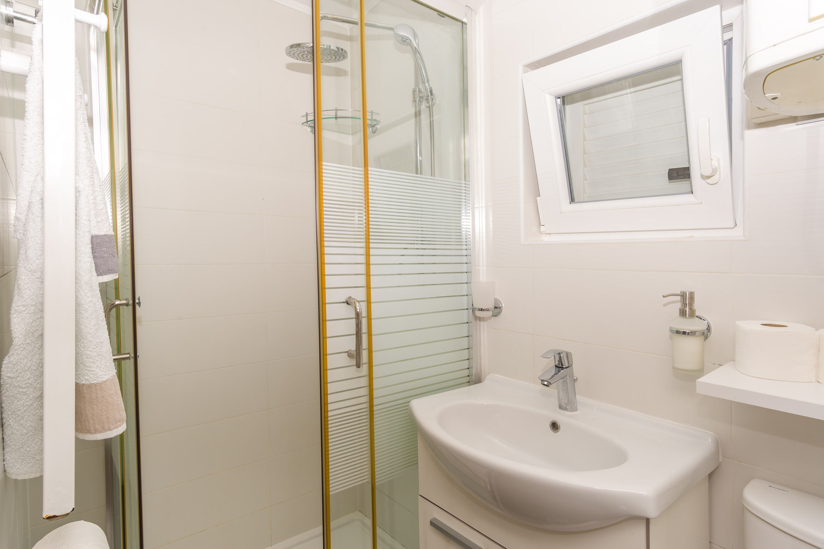 Apartments and Room Mira 84968-A2