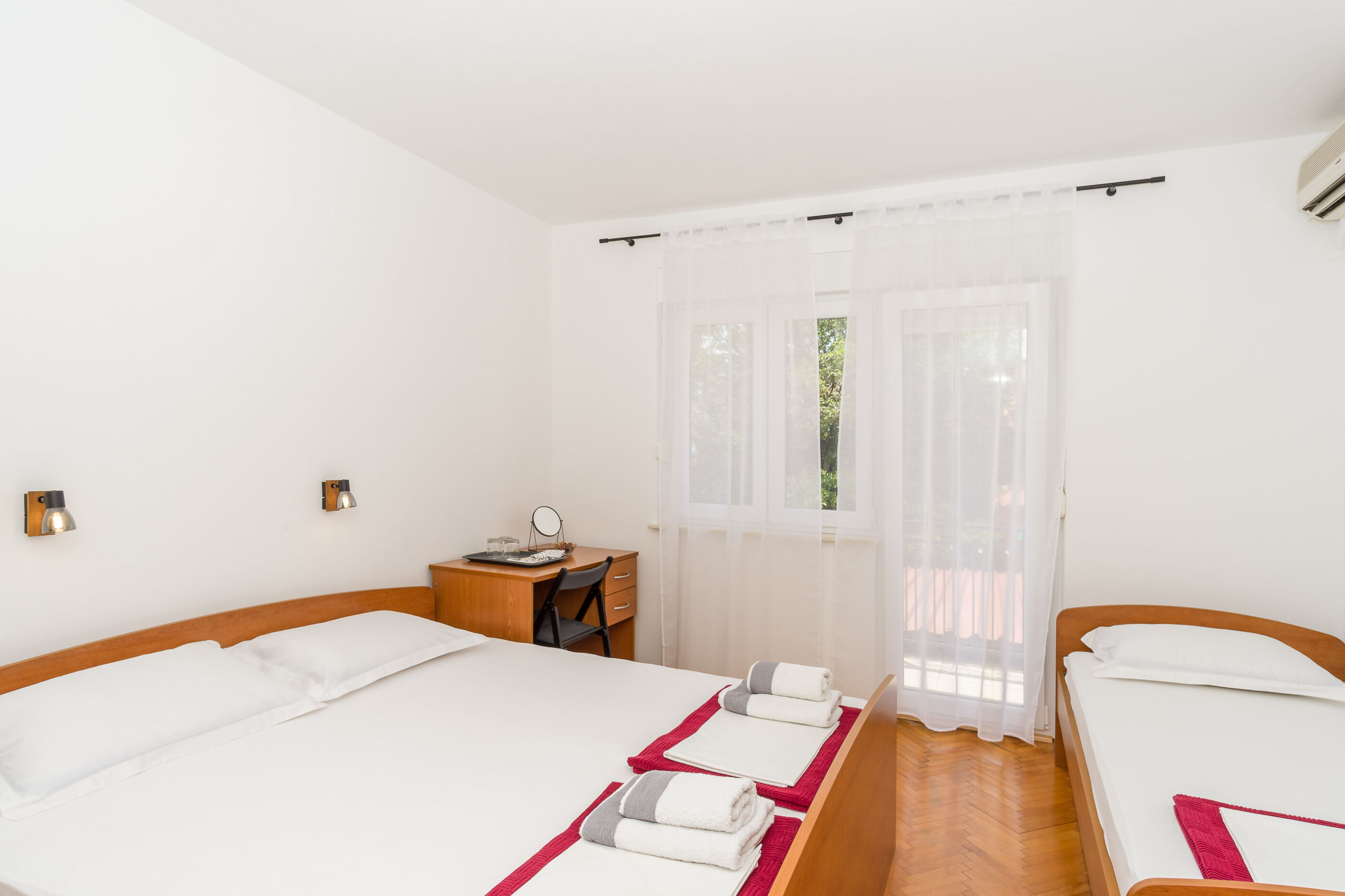 Apartments and Room Mira 84968-S1