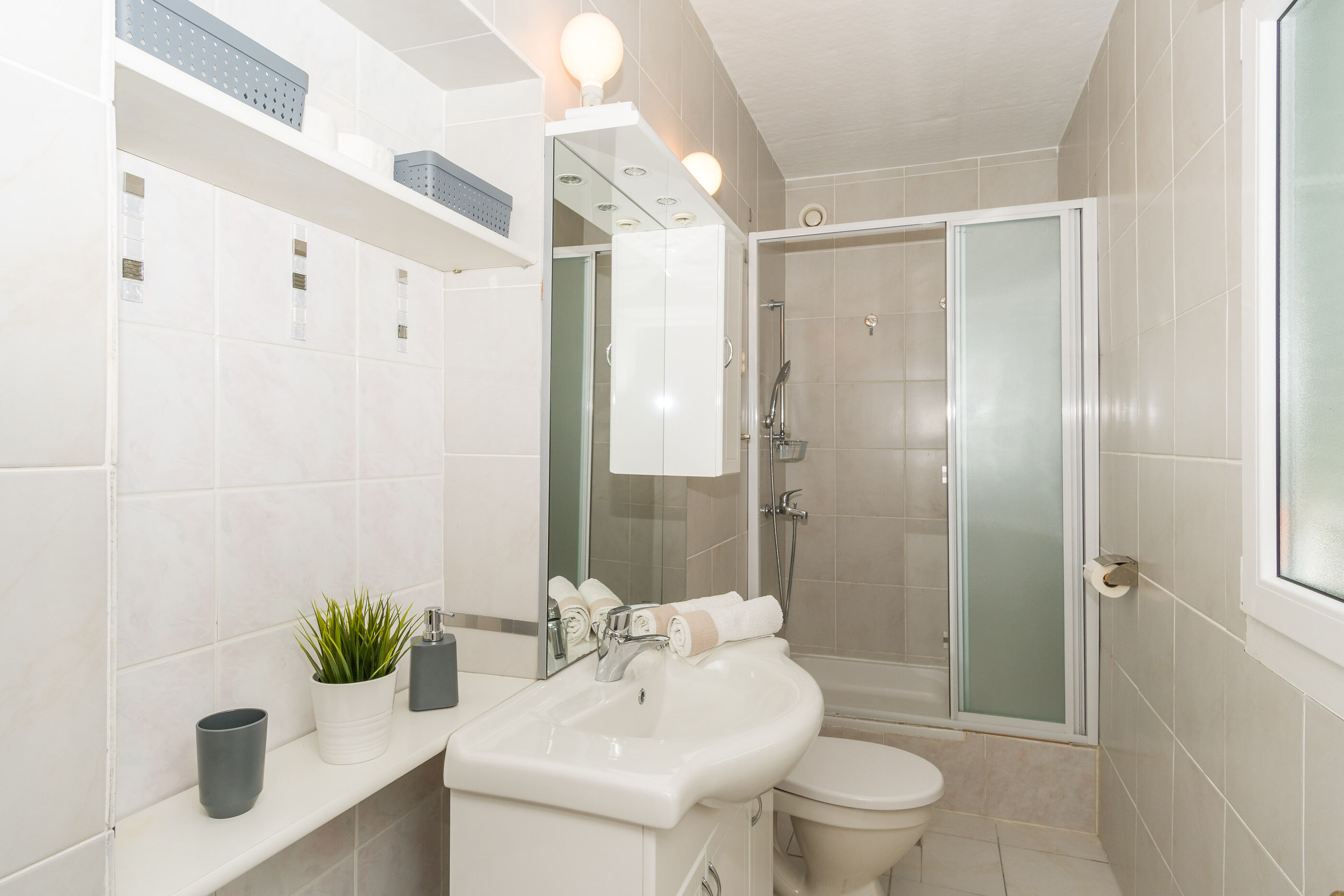Apartments and Room Mira 84968-S1