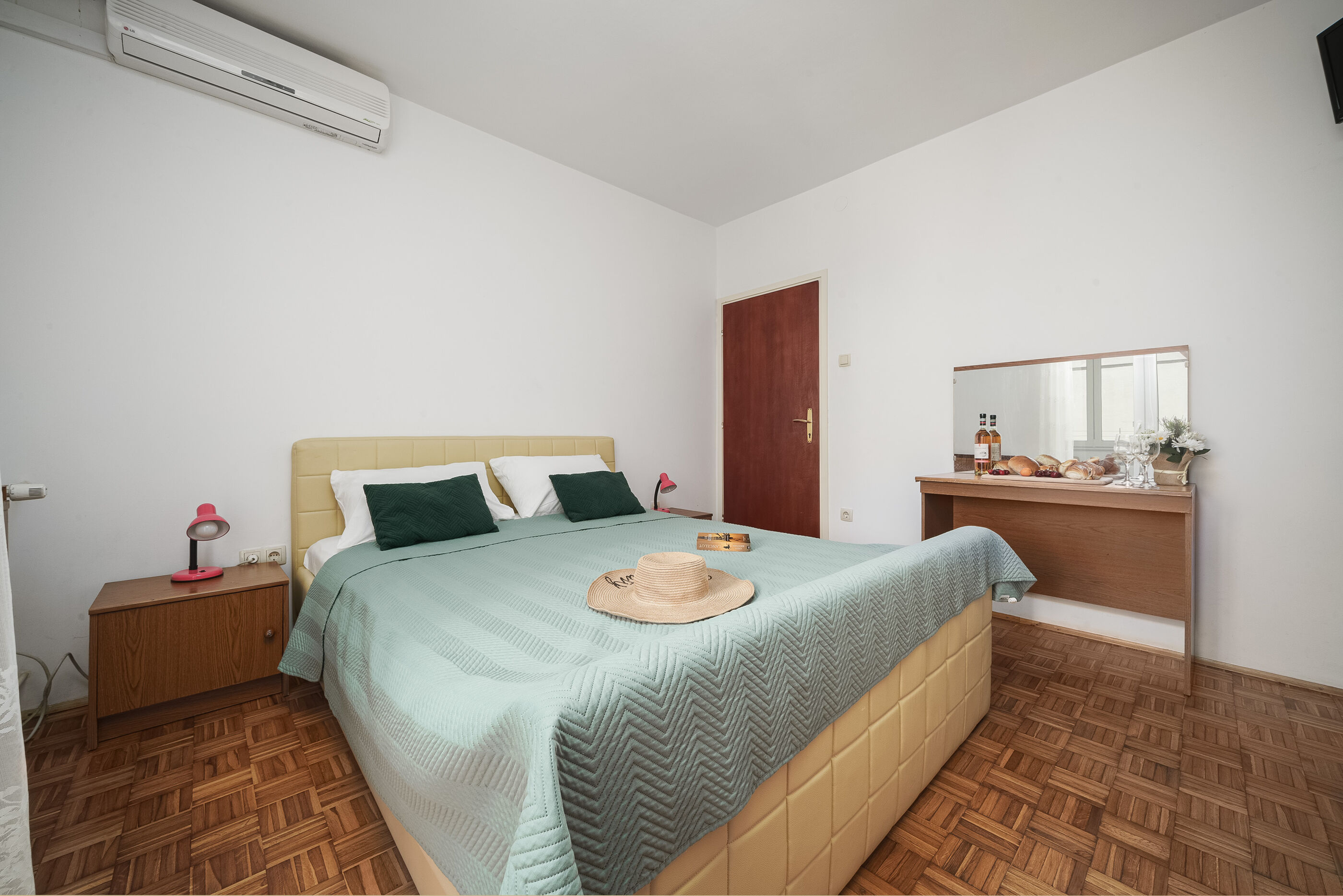 Apartment and Rooms Mrkovic 88981-A1