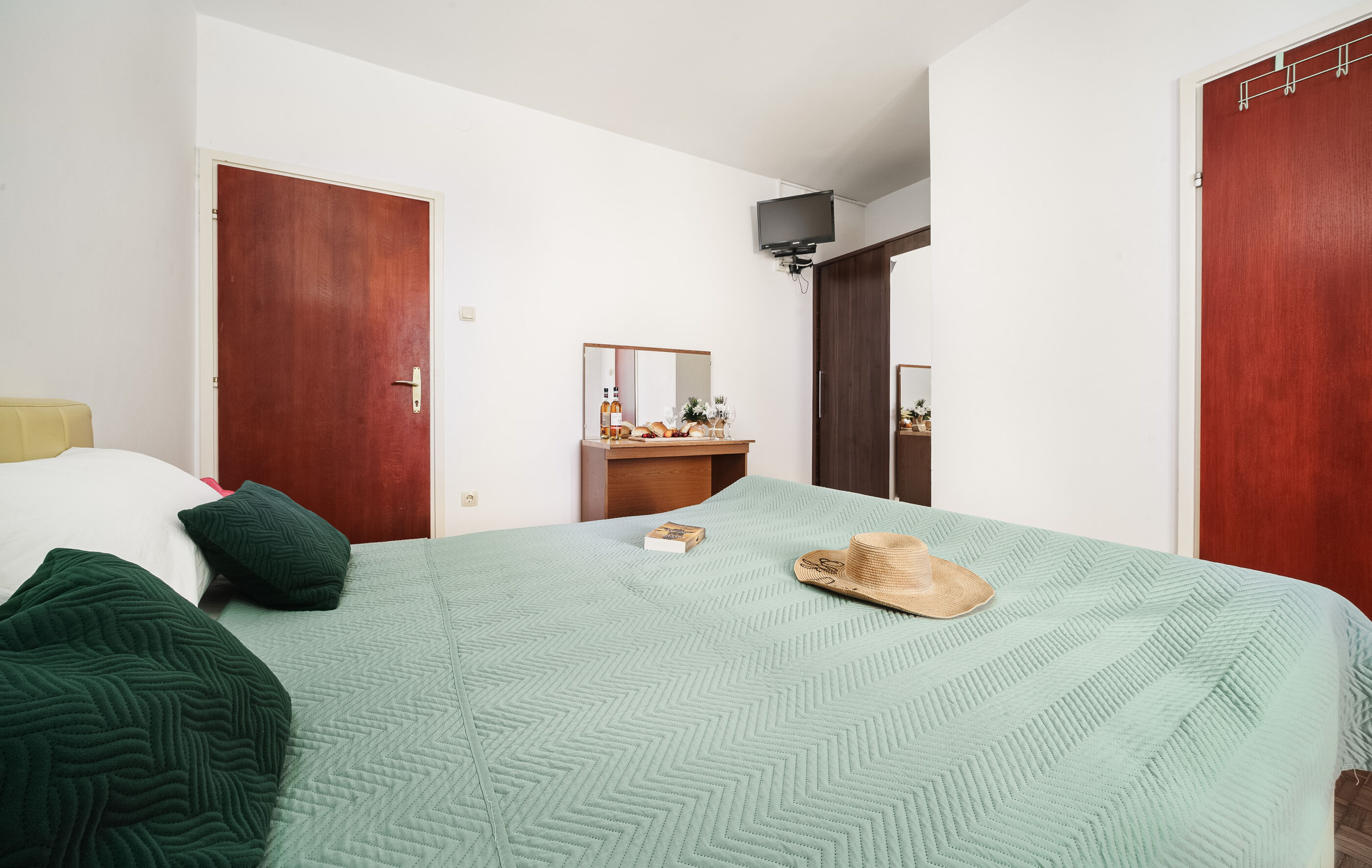 Apartment and Rooms Mrkovic 88981-A1