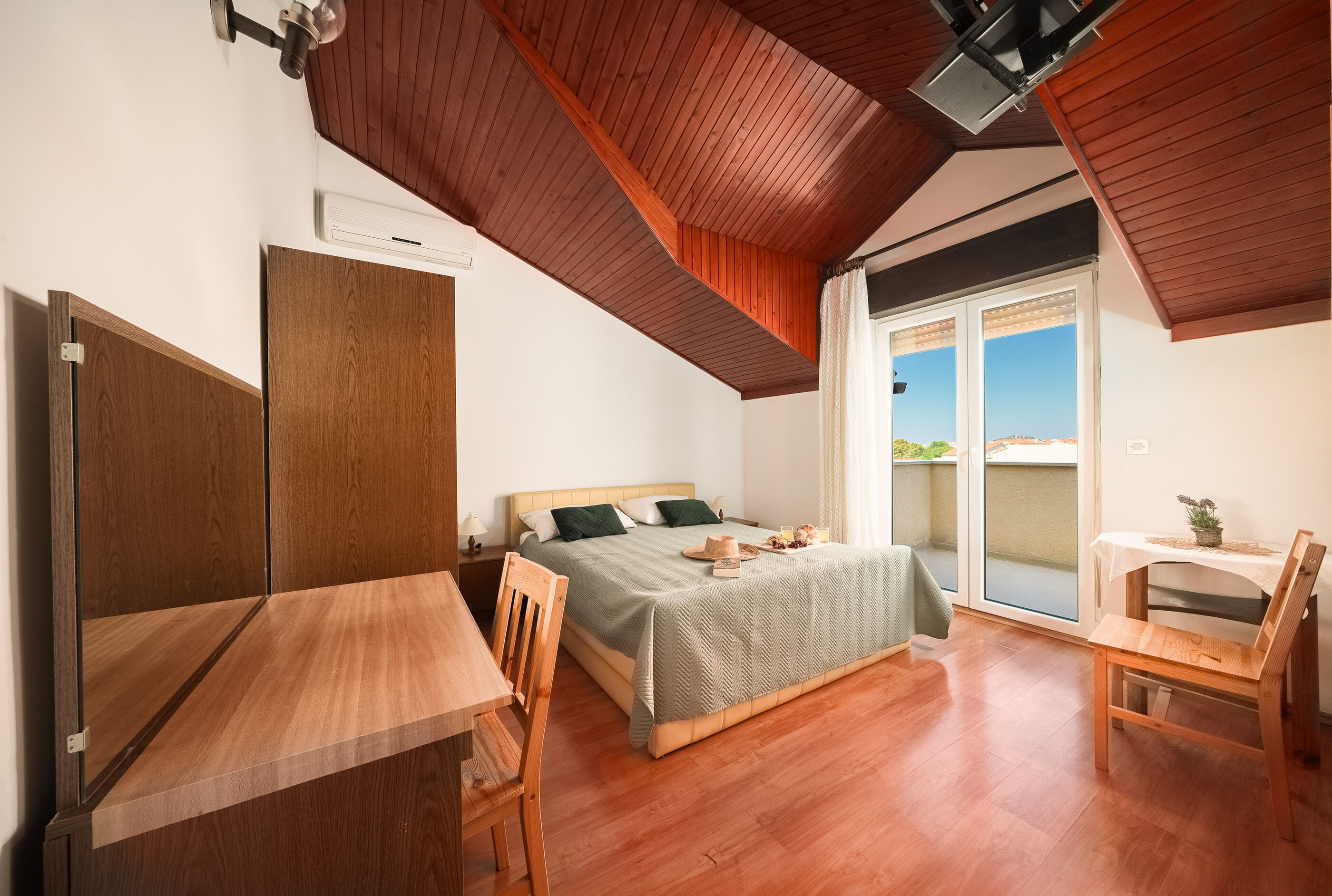 Apartment and Rooms Mrkovic 88981-A6