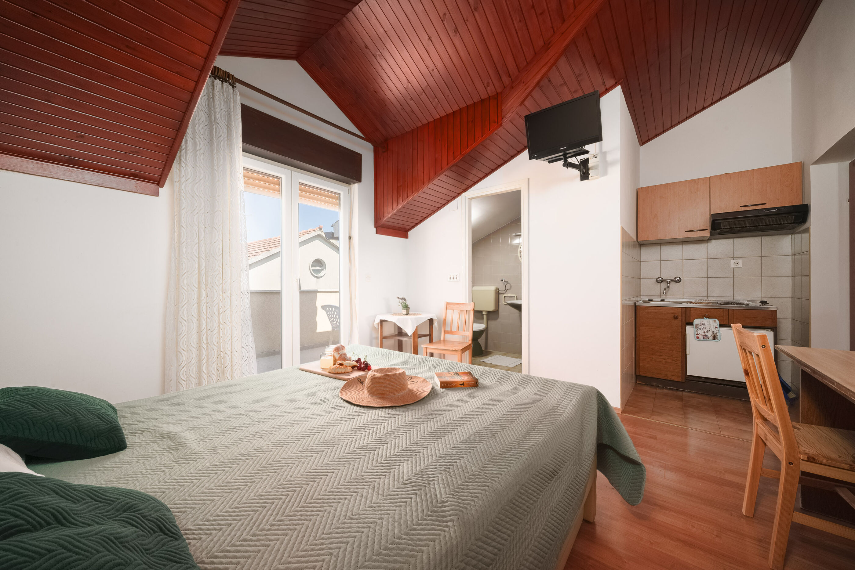 Apartment and Rooms Mrkovic 88981-A6